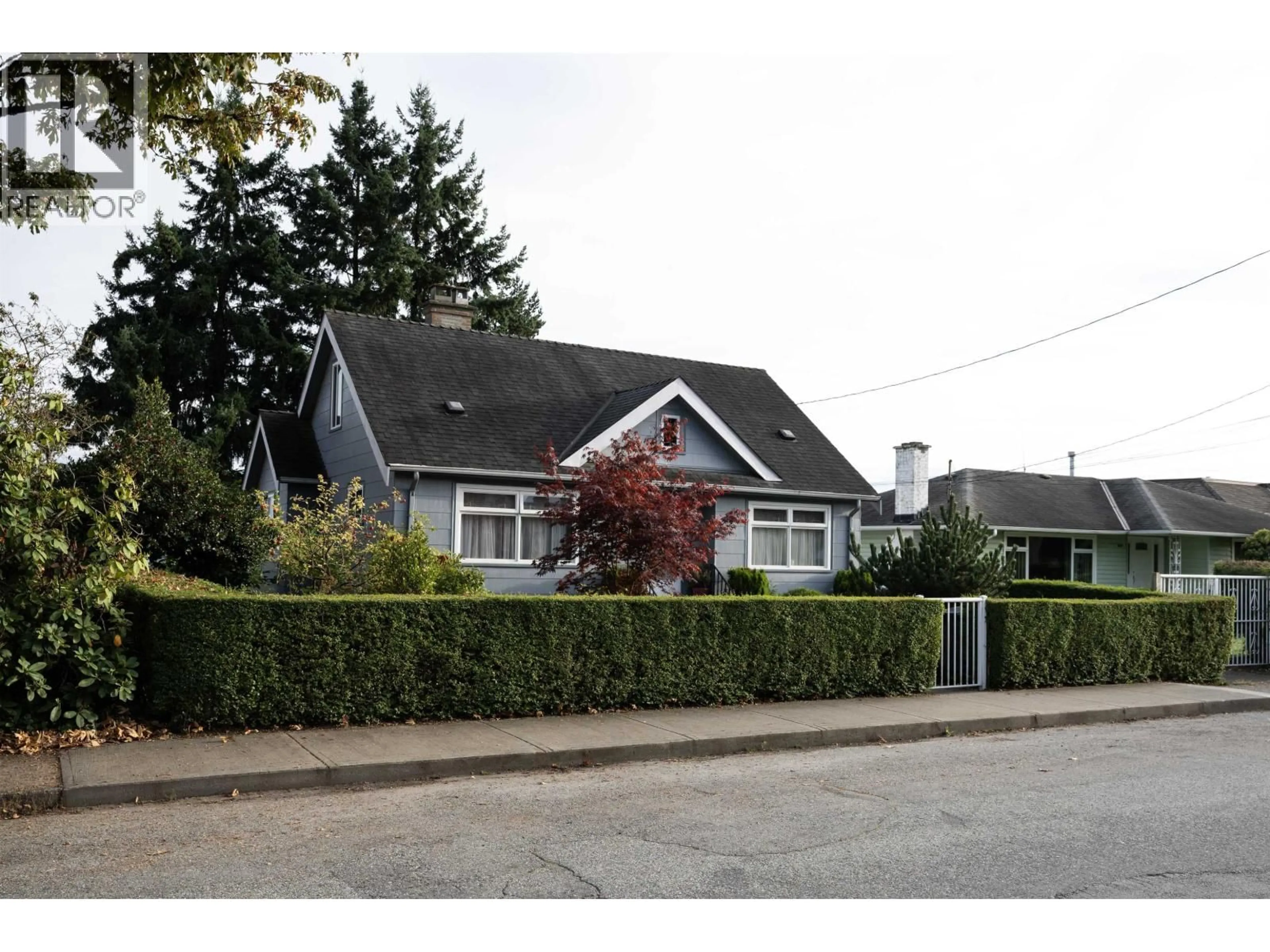 A pic from outside/outdoor area/front of a property/back of a property/a pic from drone, street for 1512 SEVENTH AVENUE, New Westminster British Columbia V3M2K3