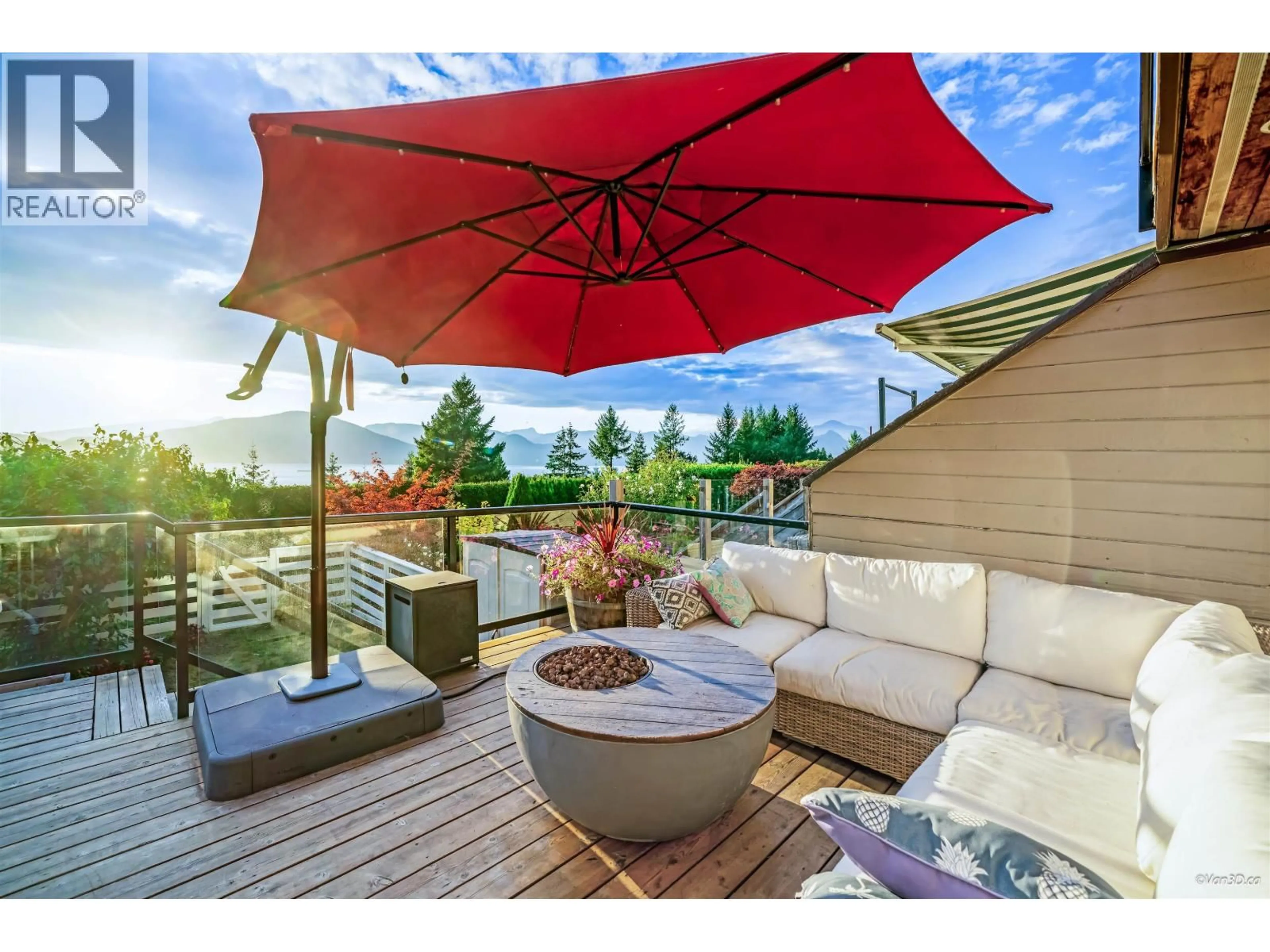 Patio, water/lake/river/ocean view for 430 CROSSCREEK ROAD, Lions Bay British Columbia V0N2E0