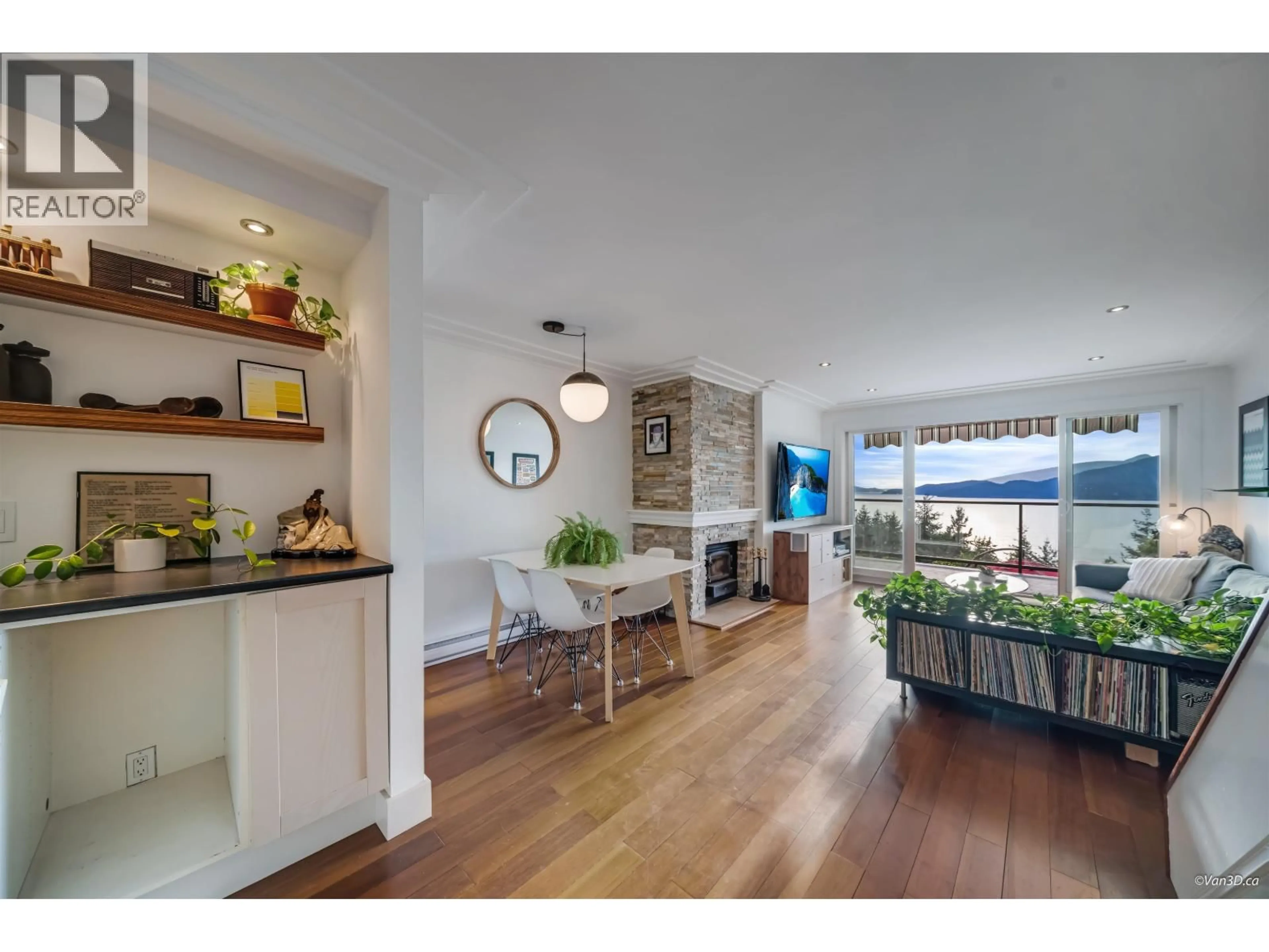 Open concept kitchen, wood/laminate floor for 430 CROSSCREEK ROAD, Lions Bay British Columbia V0N2E0