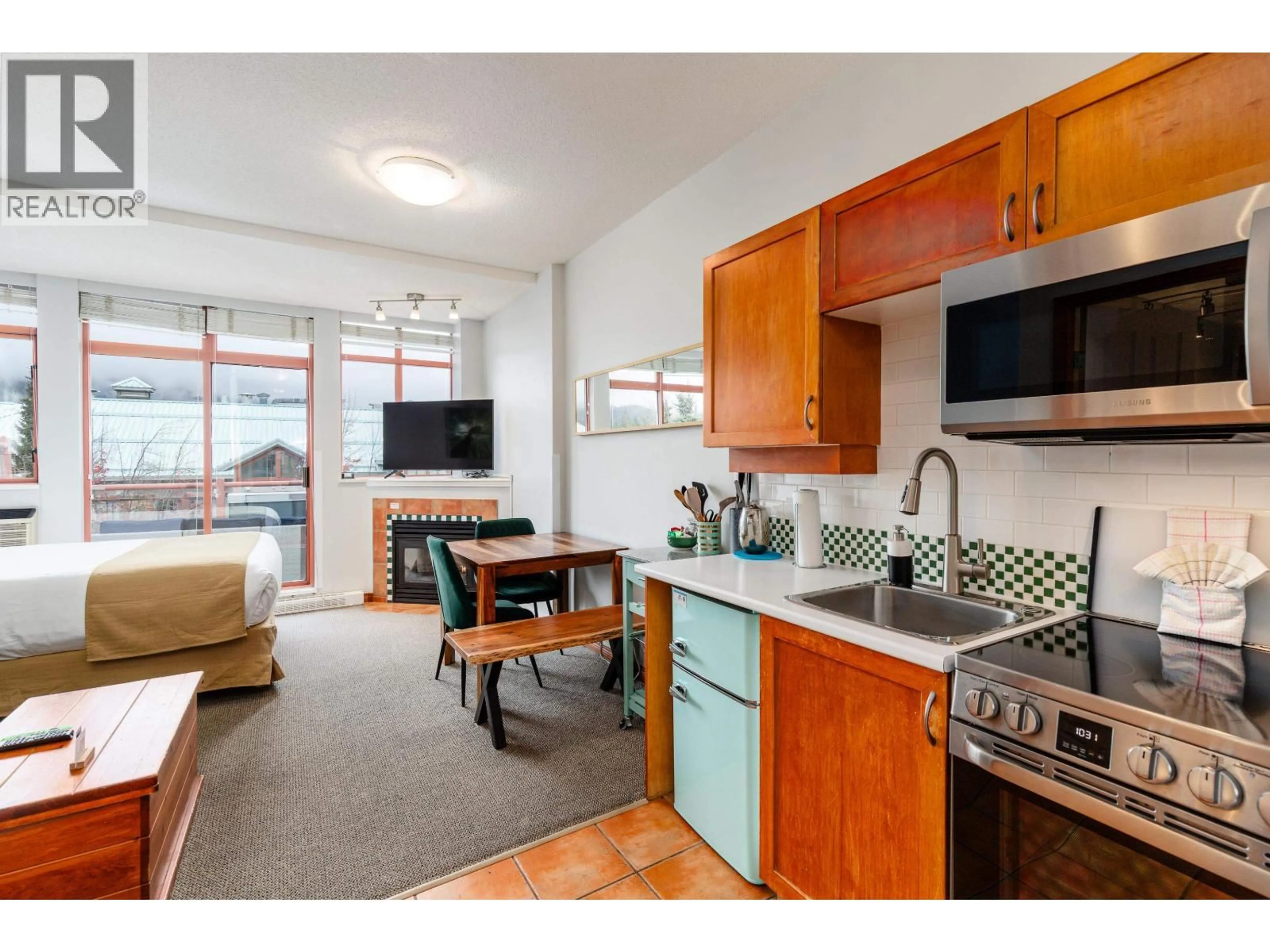 Standard kitchen, unknown for 419 - 4369 MAIN STREET, Whistler British Columbia V8E1B7