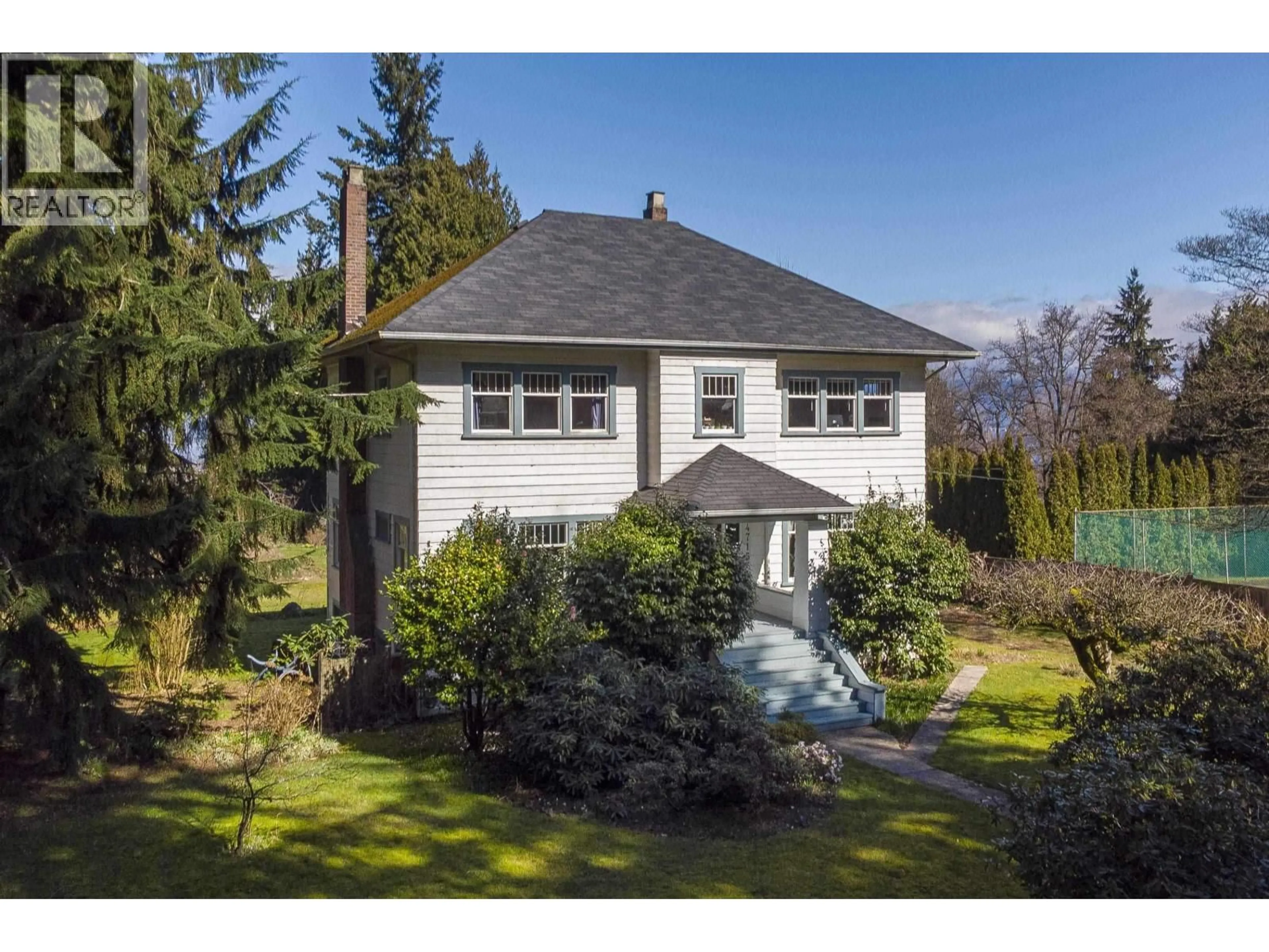 A pic from outside/outdoor area/front of a property/back of a property/a pic from drone, street for 4715 4TH AVENUE, Vancouver British Columbia V6T1C3