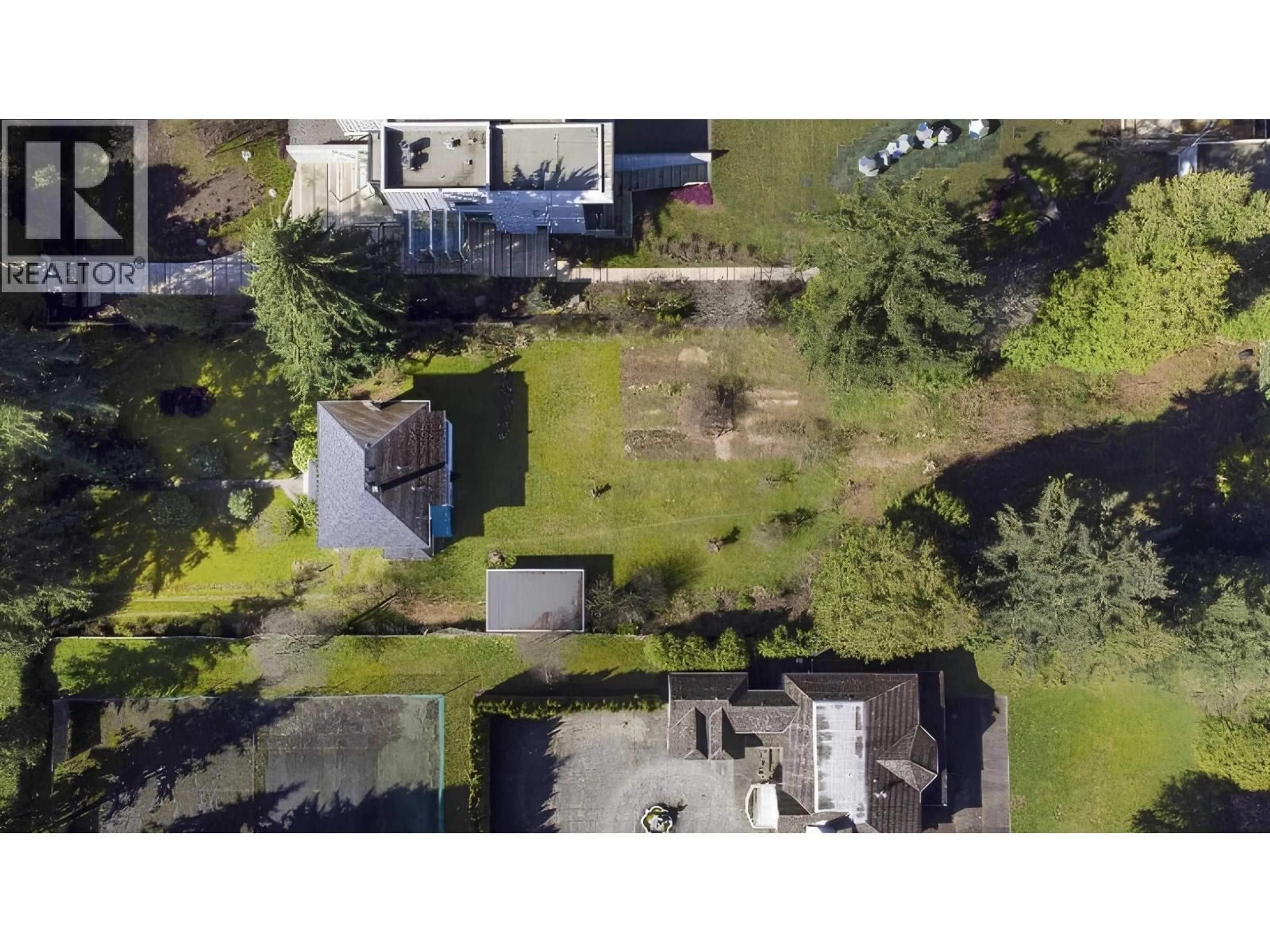 A pic from outside/outdoor area/front of a property/back of a property/a pic from drone, unknown for 4715 4TH AVENUE, Vancouver British Columbia V6T1C3