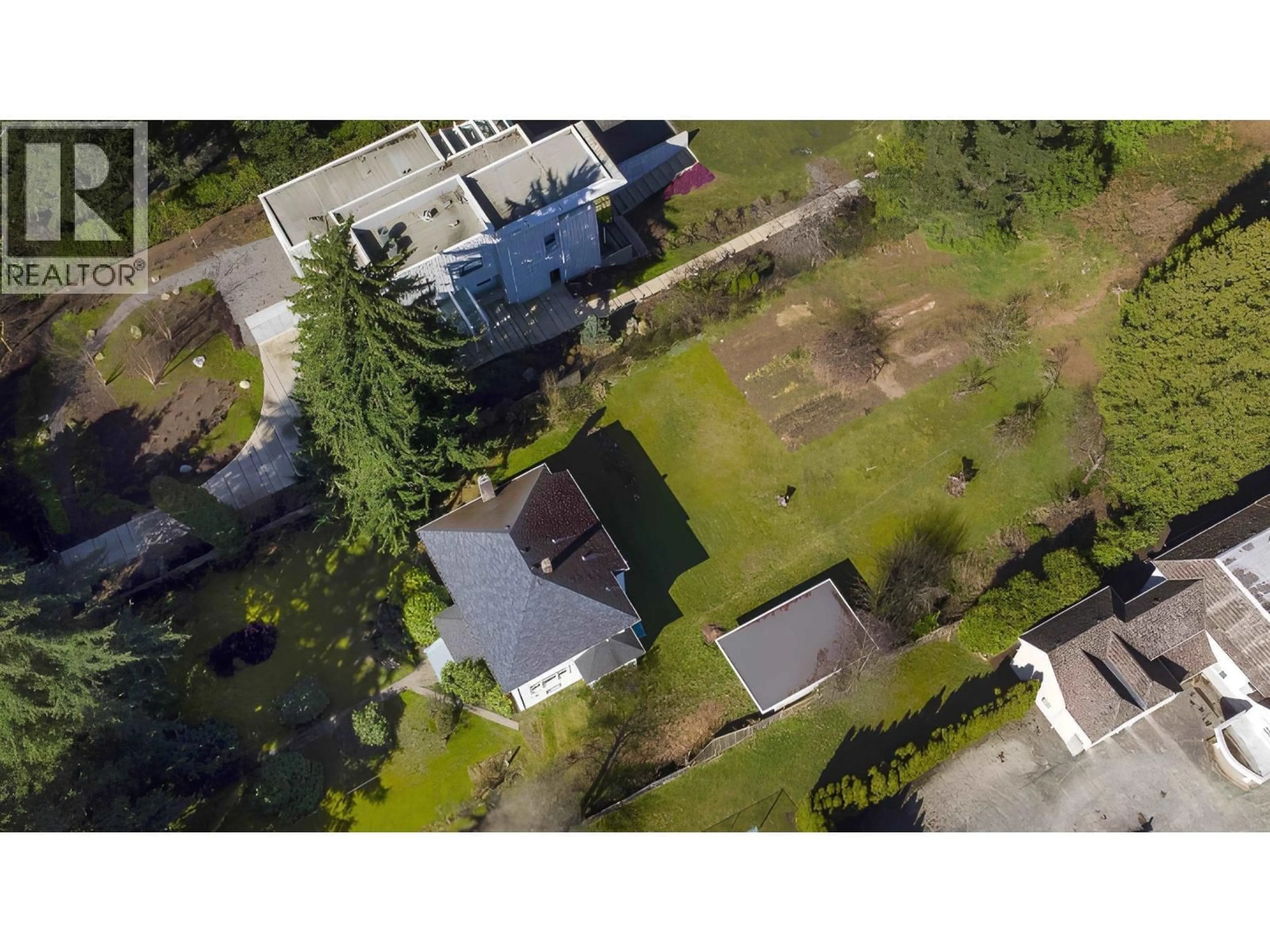 A pic from outside/outdoor area/front of a property/back of a property/a pic from drone, street for 4715 4TH AVENUE, Vancouver British Columbia V6T1C3