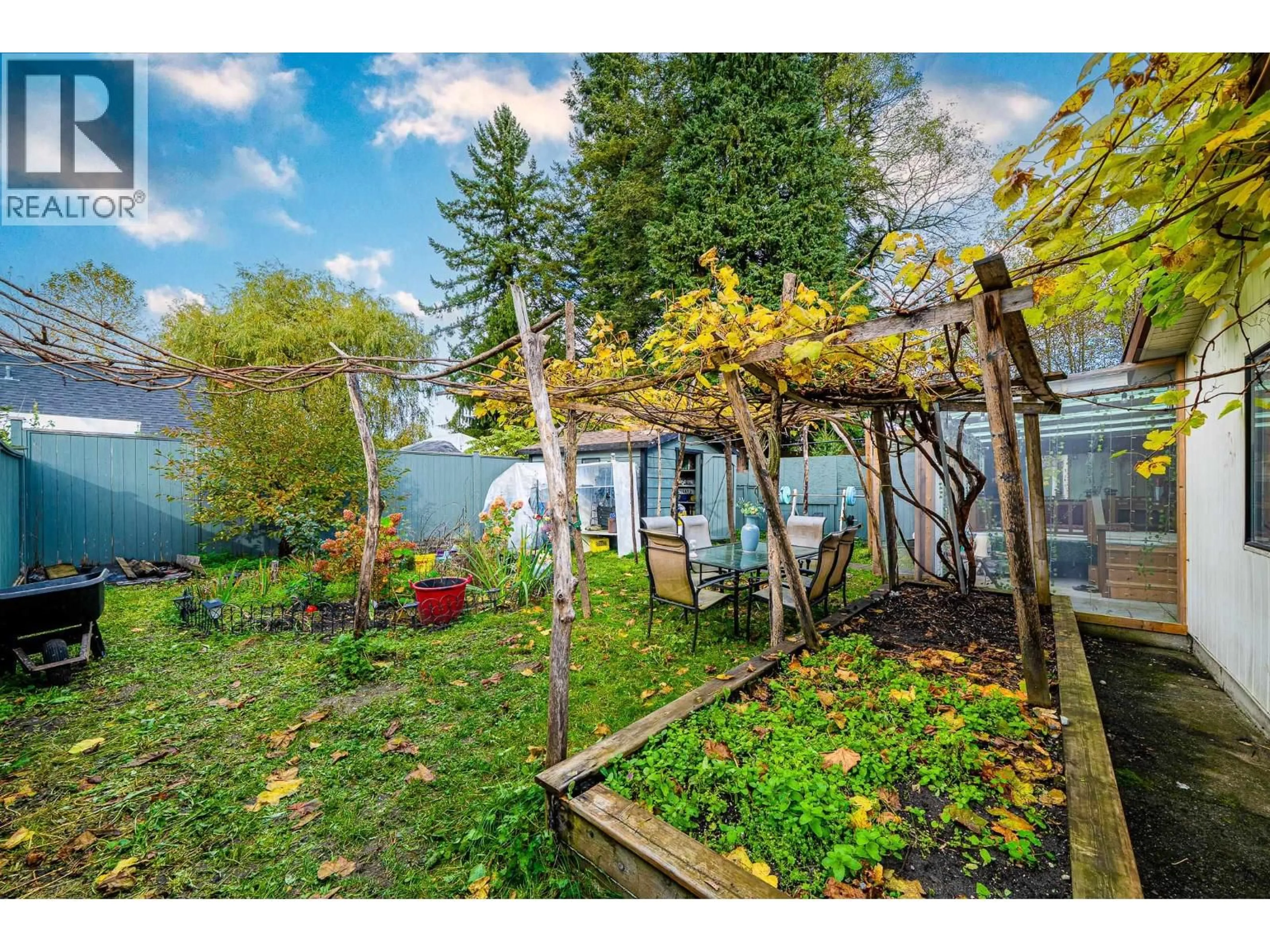 A pic from outside/outdoor area/front of a property/back of a property/a pic from drone, unknown for 4920 CLAUDE AVENUE, Burnaby British Columbia V5E2M2