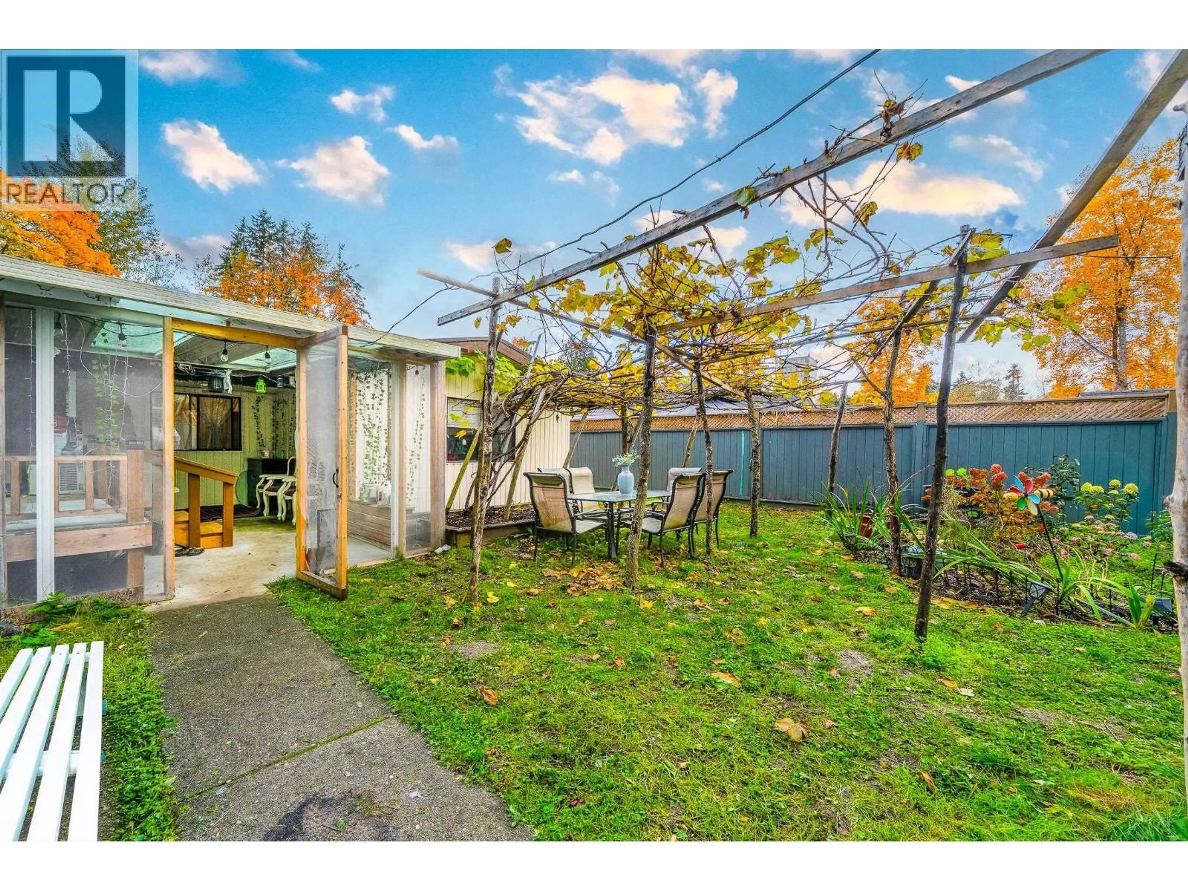 Patio, street for 4920 CLAUDE AVENUE, Burnaby British Columbia V5E2M2