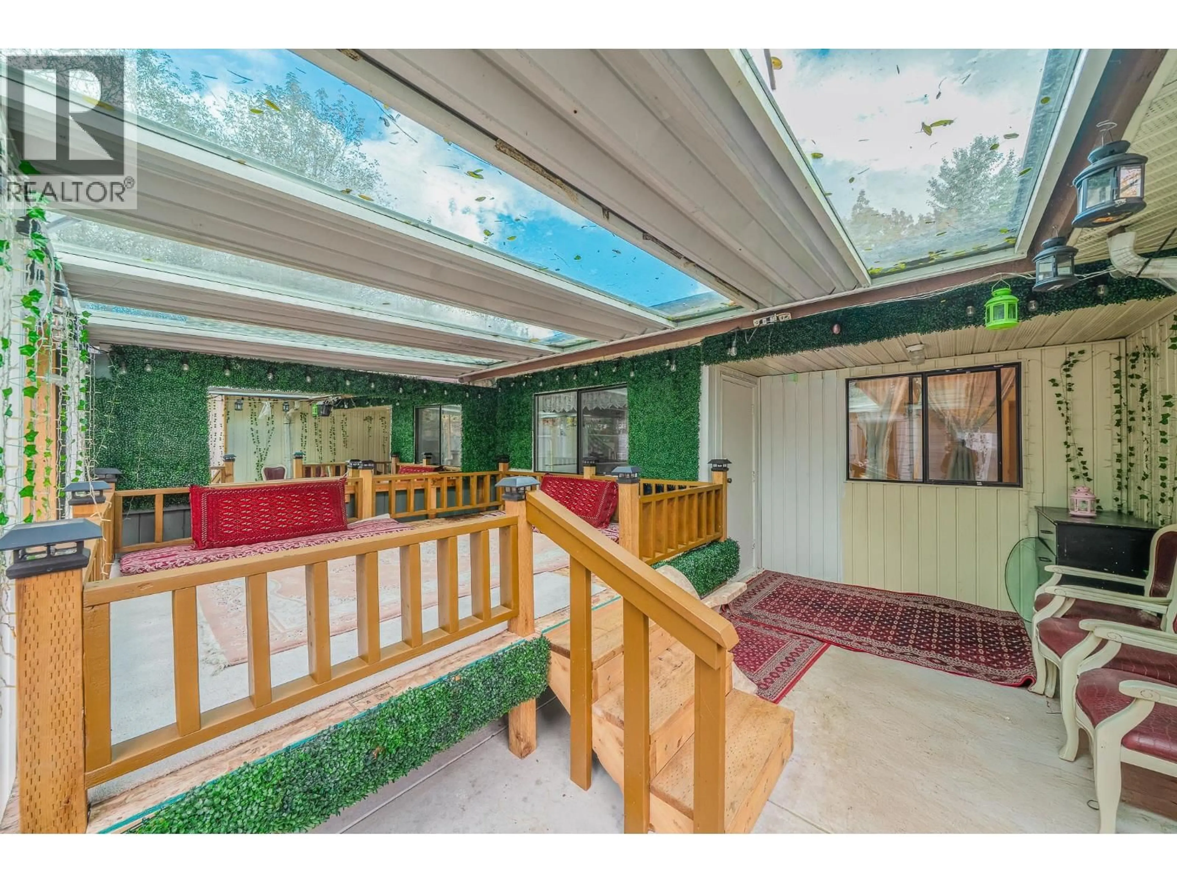 Indoor foyer for 4920 CLAUDE AVENUE, Burnaby British Columbia V5E2M2