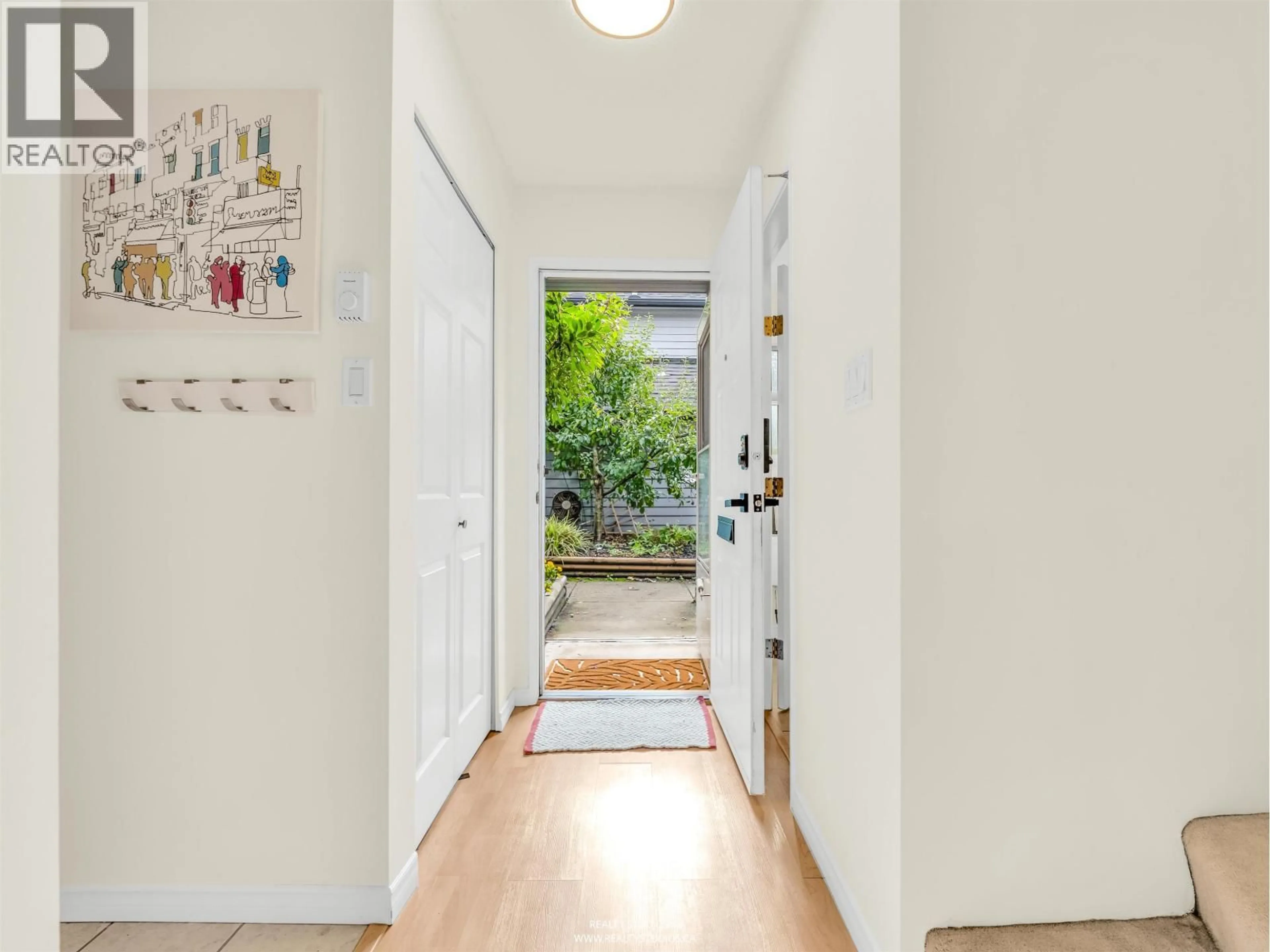 Indoor entryway for 12 - 1255 15TH AVENUE, Vancouver British Columbia V5T2S7