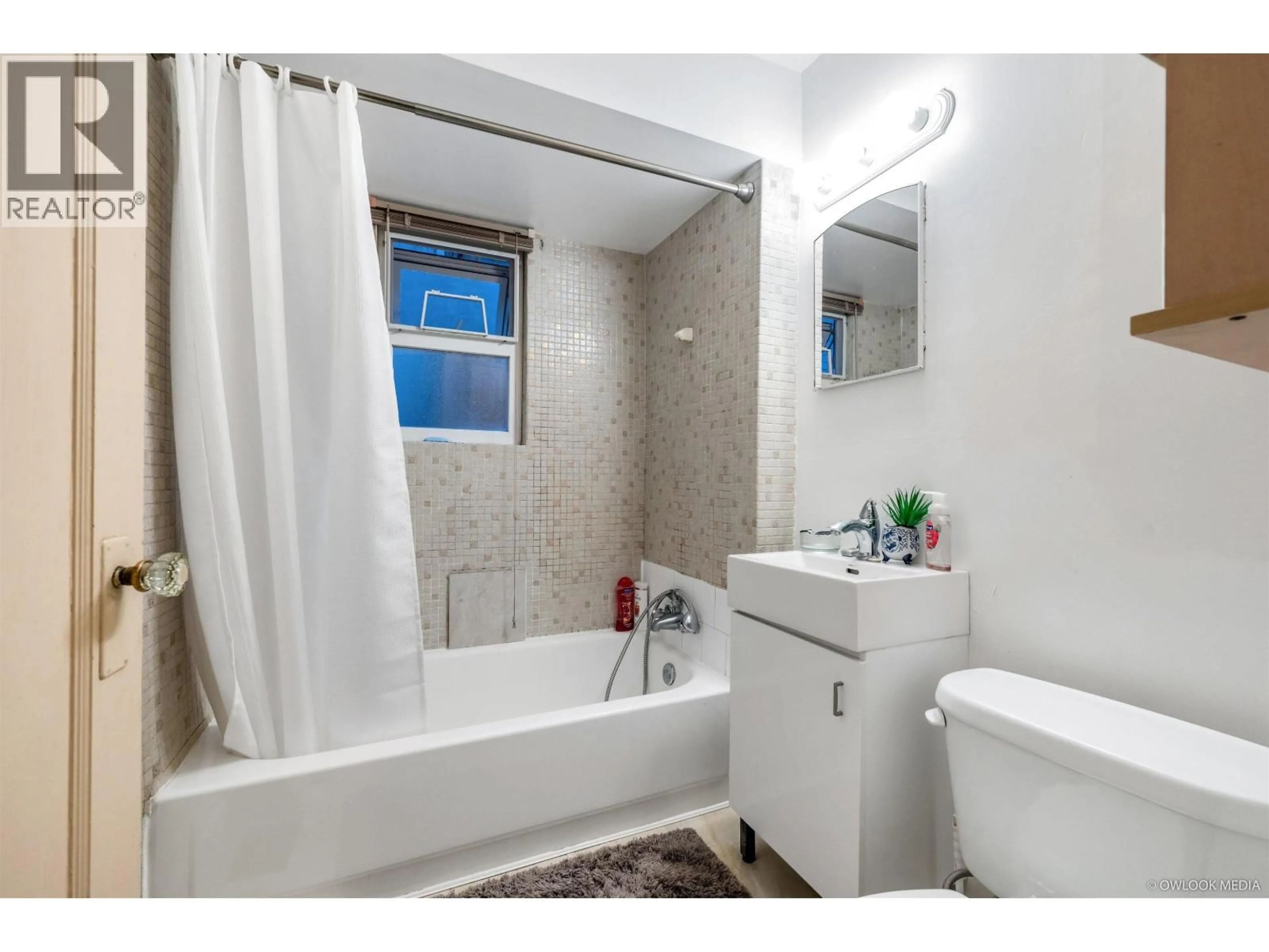 Standard bathroom, ceramic/tile floor for 3557 MARSHALL STREET, Vancouver British Columbia V5N4S2