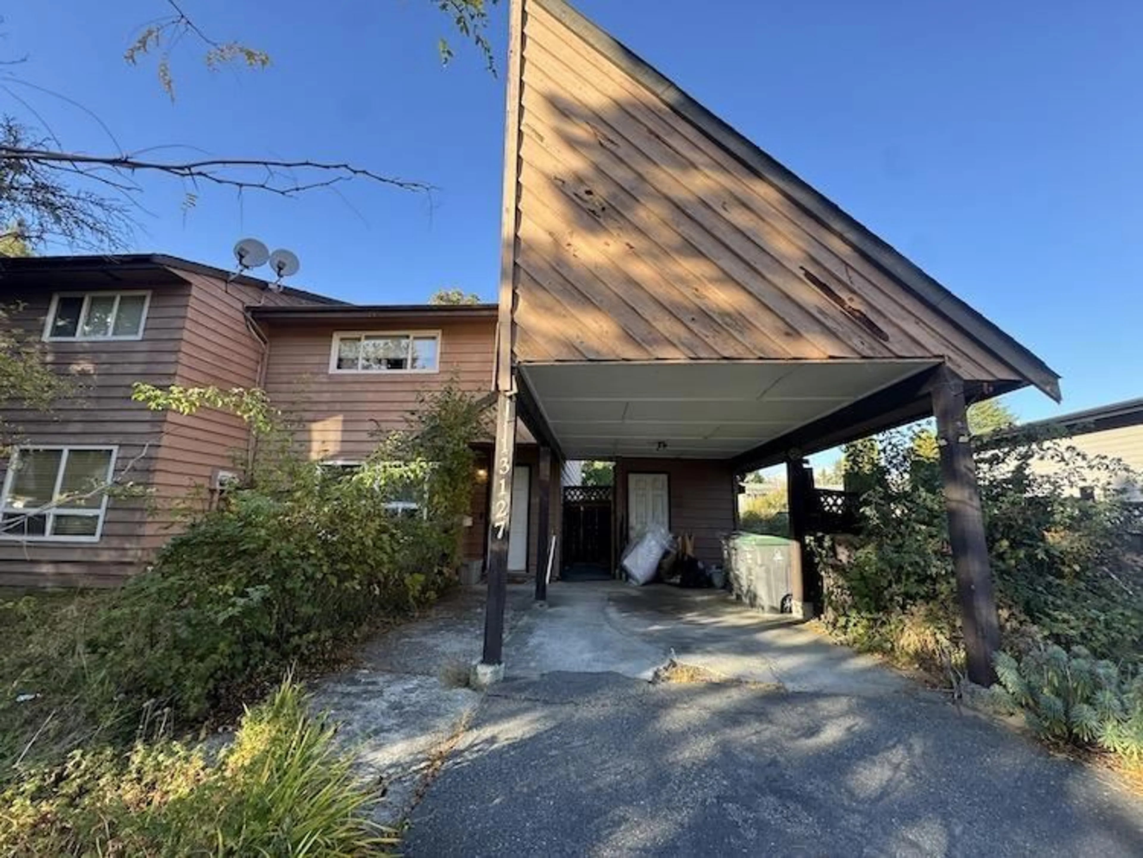 A pic from outside/outdoor area/front of a property/back of a property/a pic from drone, unknown for 13127 BALLOCH, Surrey British Columbia V3V6Y2