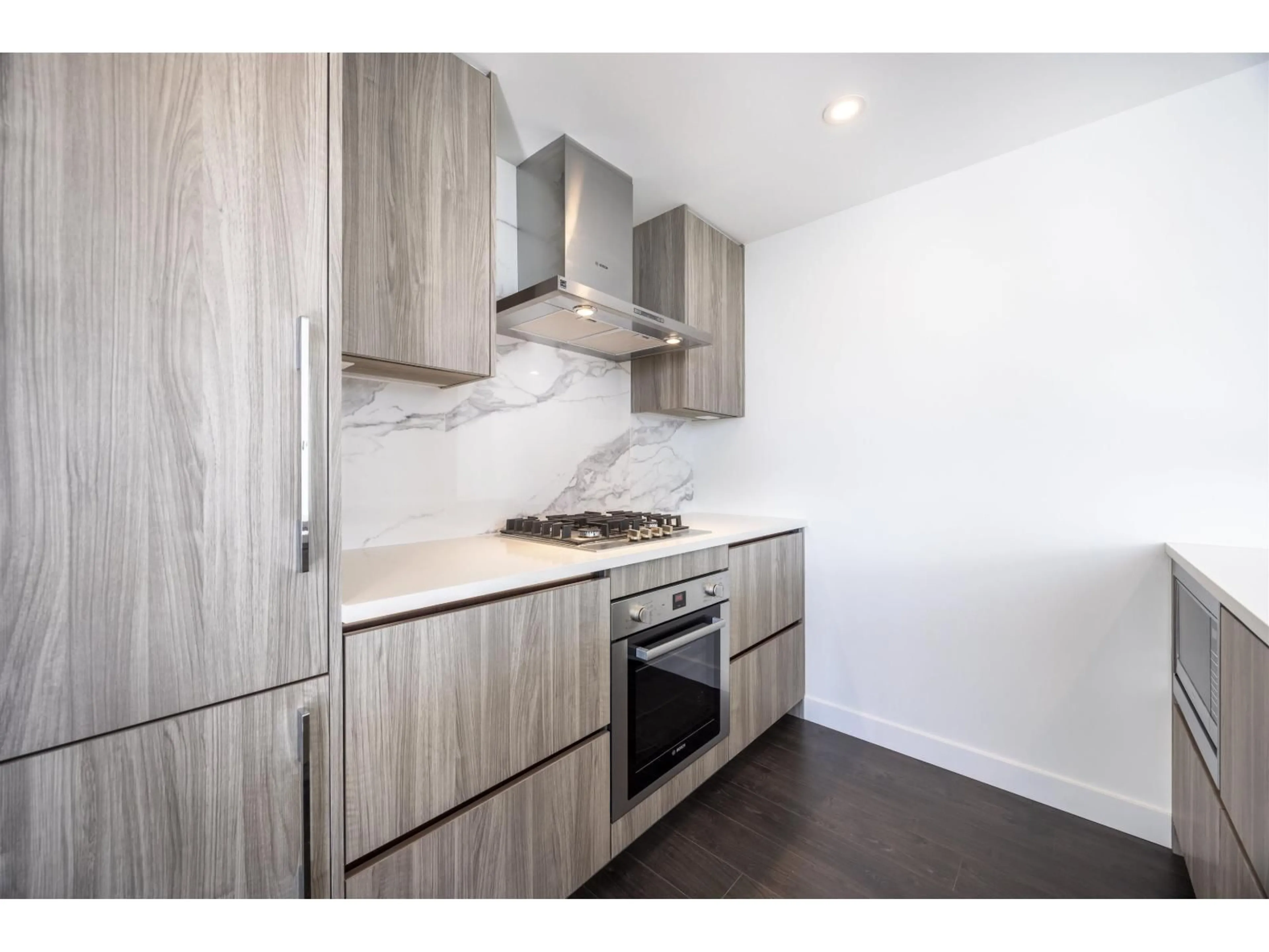Standard kitchen, wood/laminate floor for 3107 - 13768 100, Surrey British Columbia V3T0V2