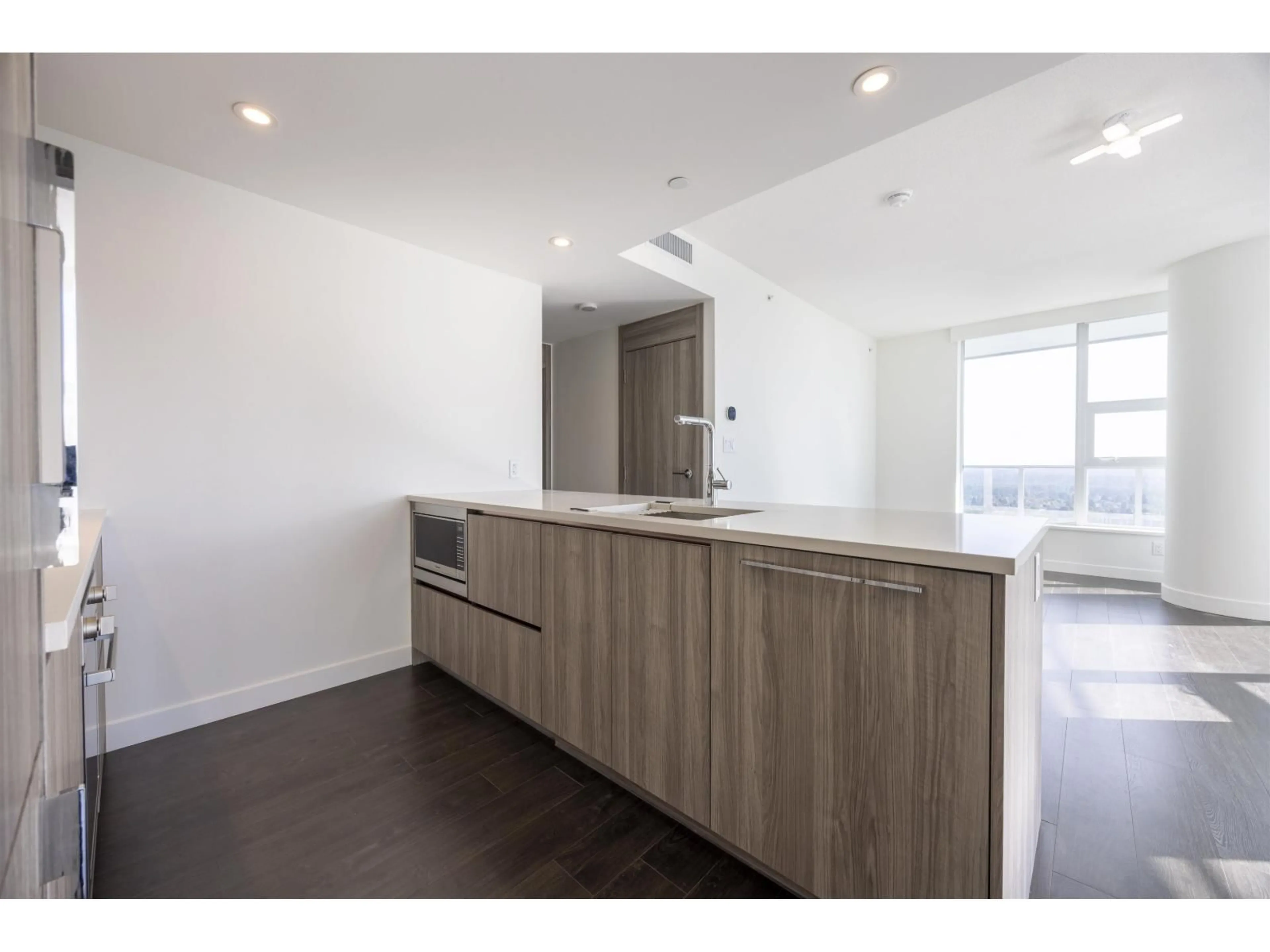 Standard kitchen, unknown for 3107 - 13768 100, Surrey British Columbia V3T0V2