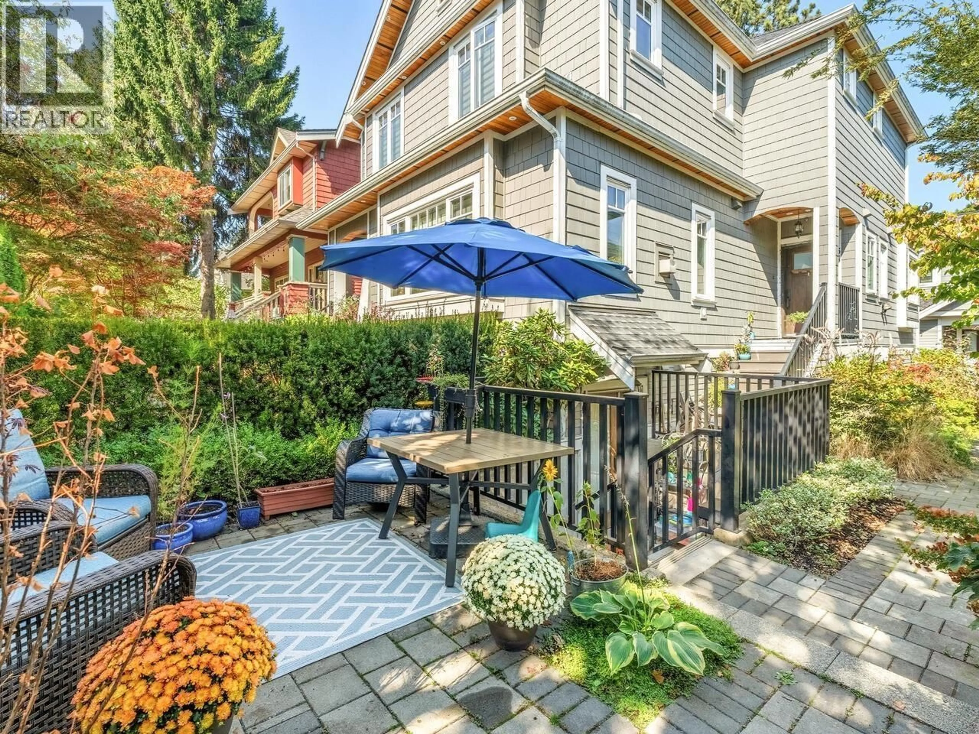 Patio, street for 165 14TH AVENUE, Vancouver British Columbia V5Y1W8