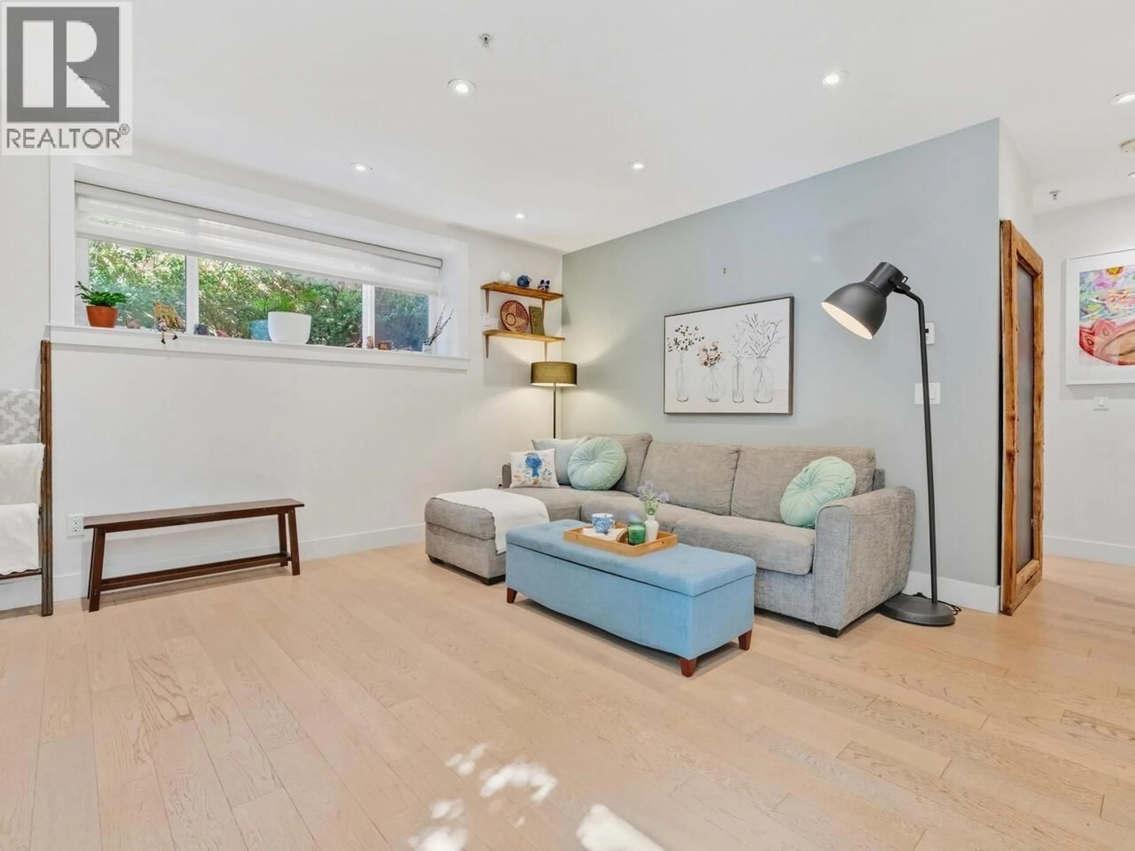 Living room with furniture, unknown for 165 14TH AVENUE, Vancouver British Columbia V5Y1W8