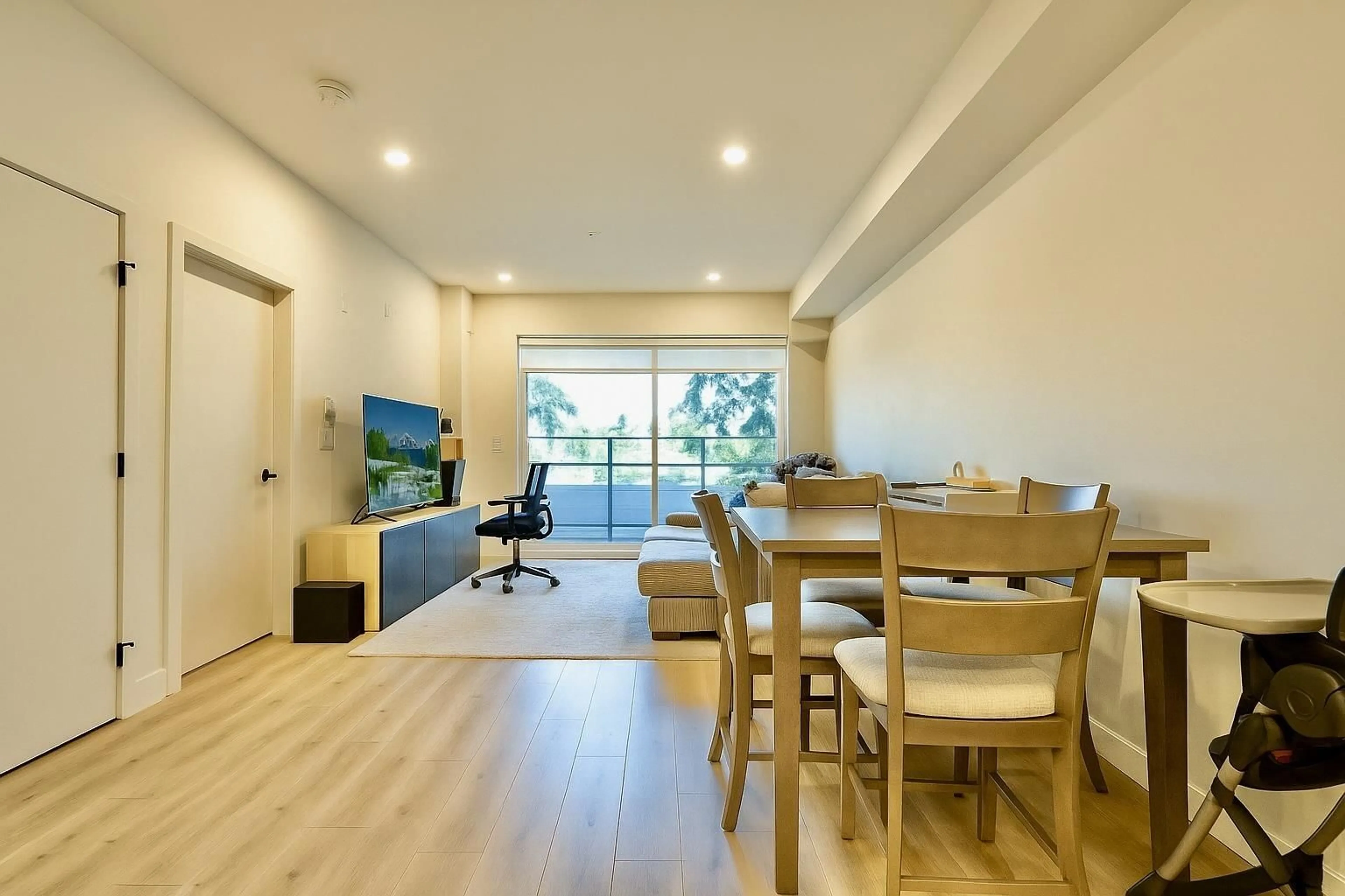 Unknown for 126 - 2635 KING GEORGE, Surrey British Columbia V4P0H7