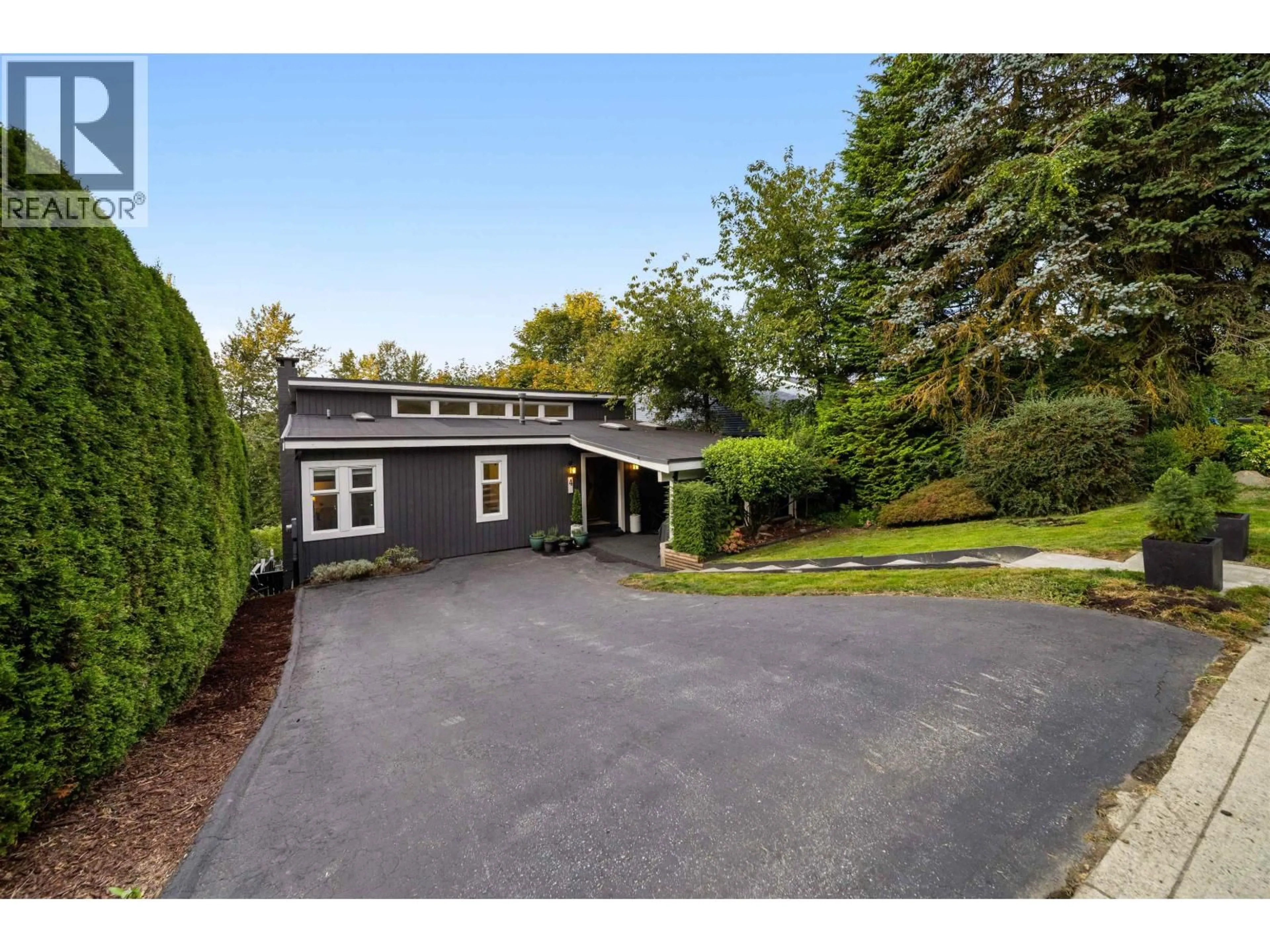 A pic from outside/outdoor area/front of a property/back of a property/a pic from drone, street for 4 NOBLE COURT, Port Moody British Columbia V3H3Z5