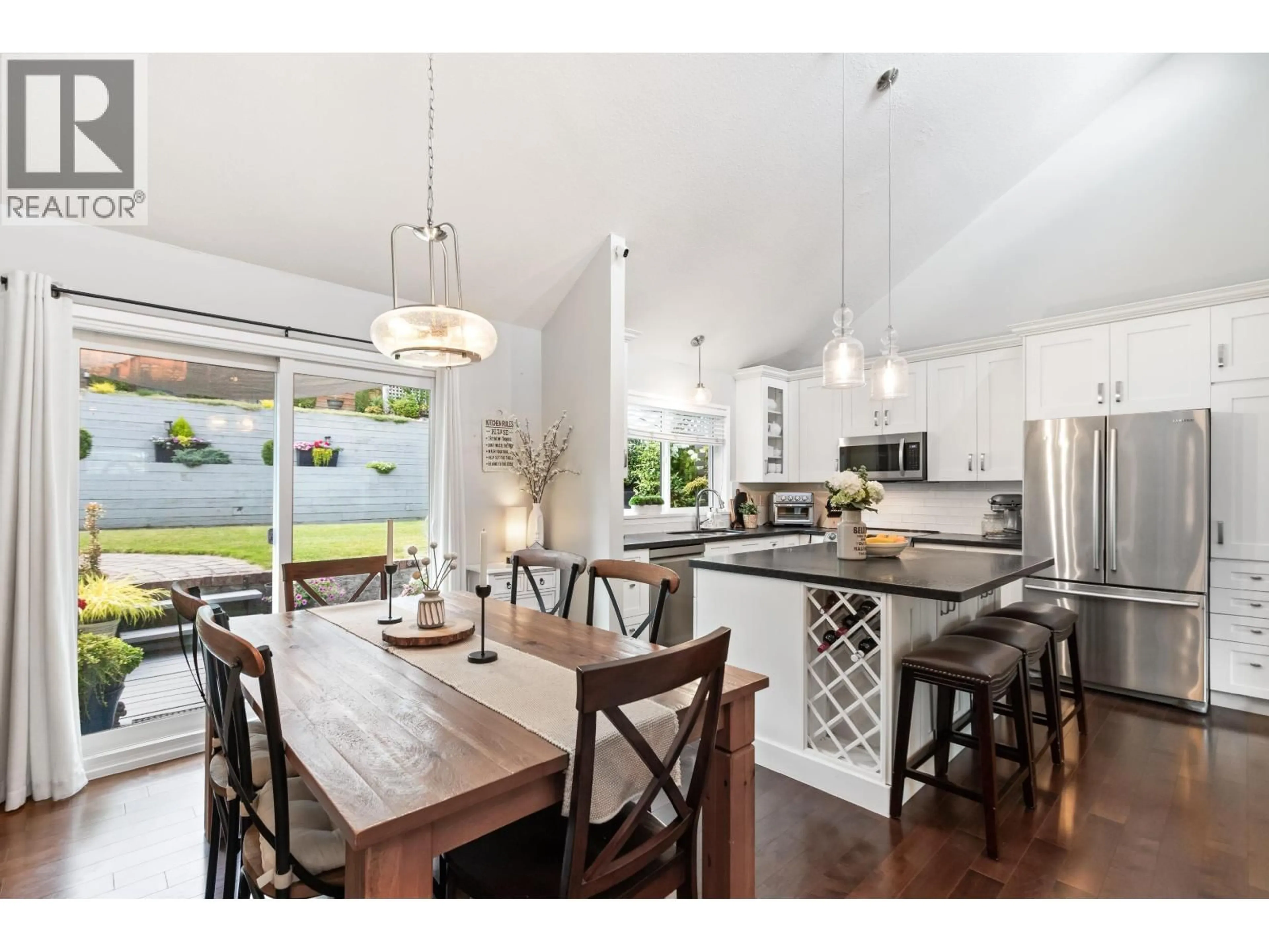 Open concept kitchen, wood/laminate floor for 472 RIVERVIEW CRESCENT, Coquitlam British Columbia V3C4X9