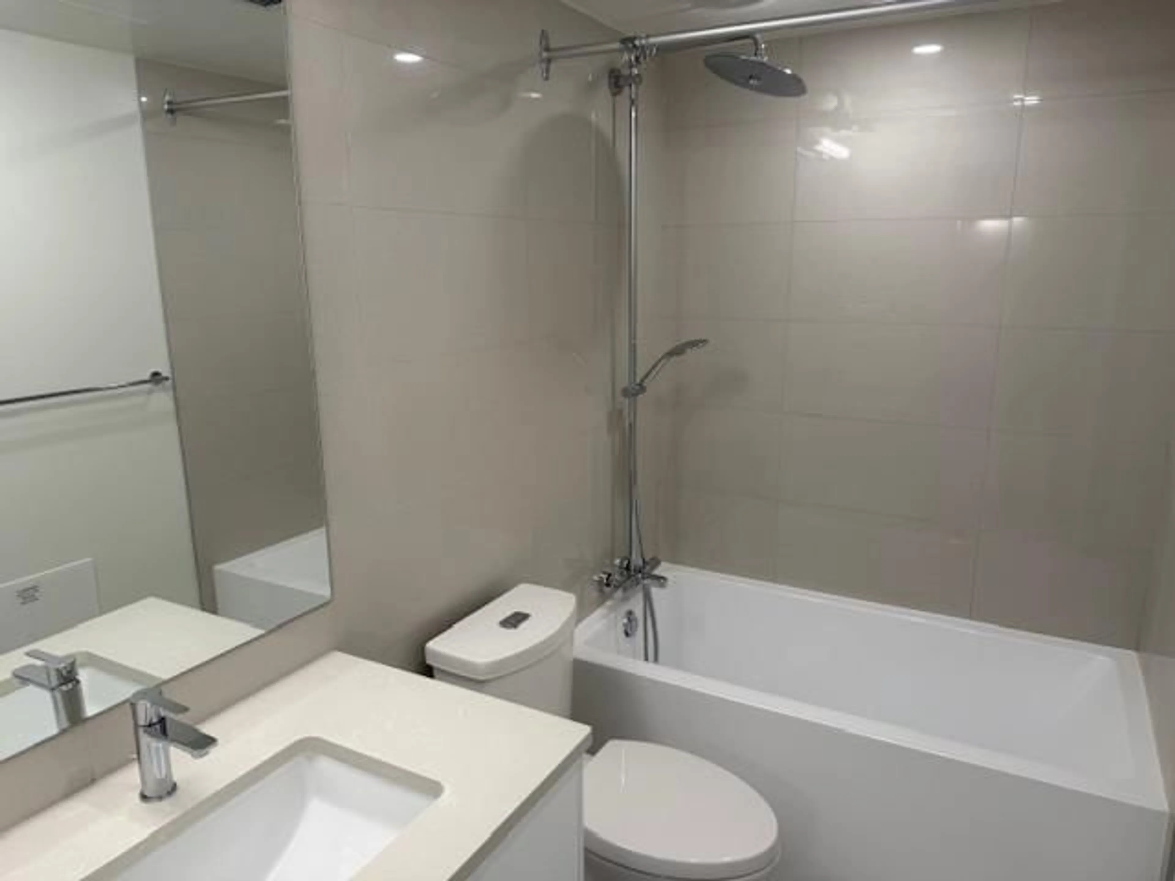 Standard bathroom, unknown for 703 - 13675 107A AVENUE, Surrey British Columbia V3T0X2