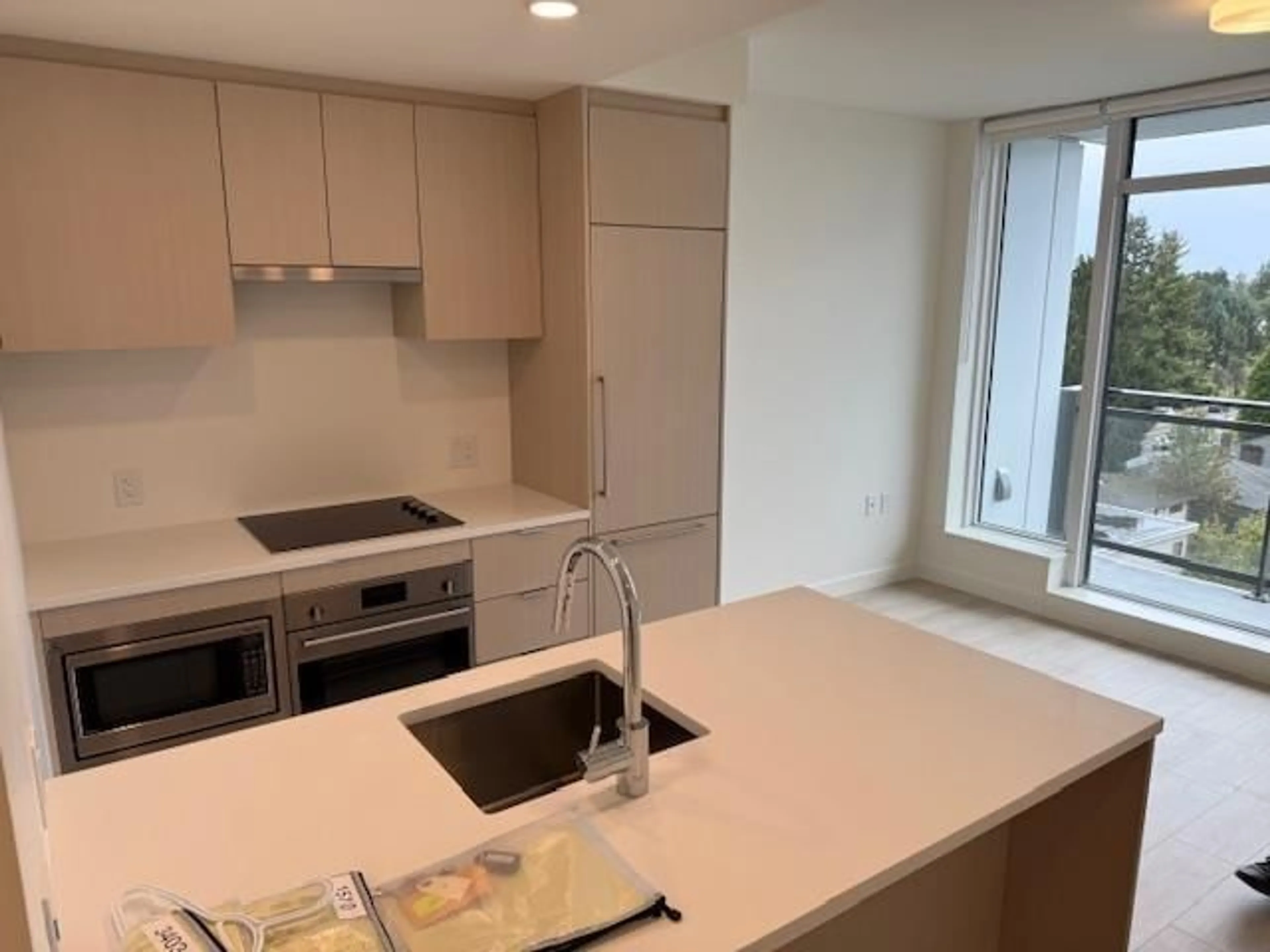 Standard kitchen, unknown for 703 - 13675 107A AVENUE, Surrey British Columbia V3T0X2