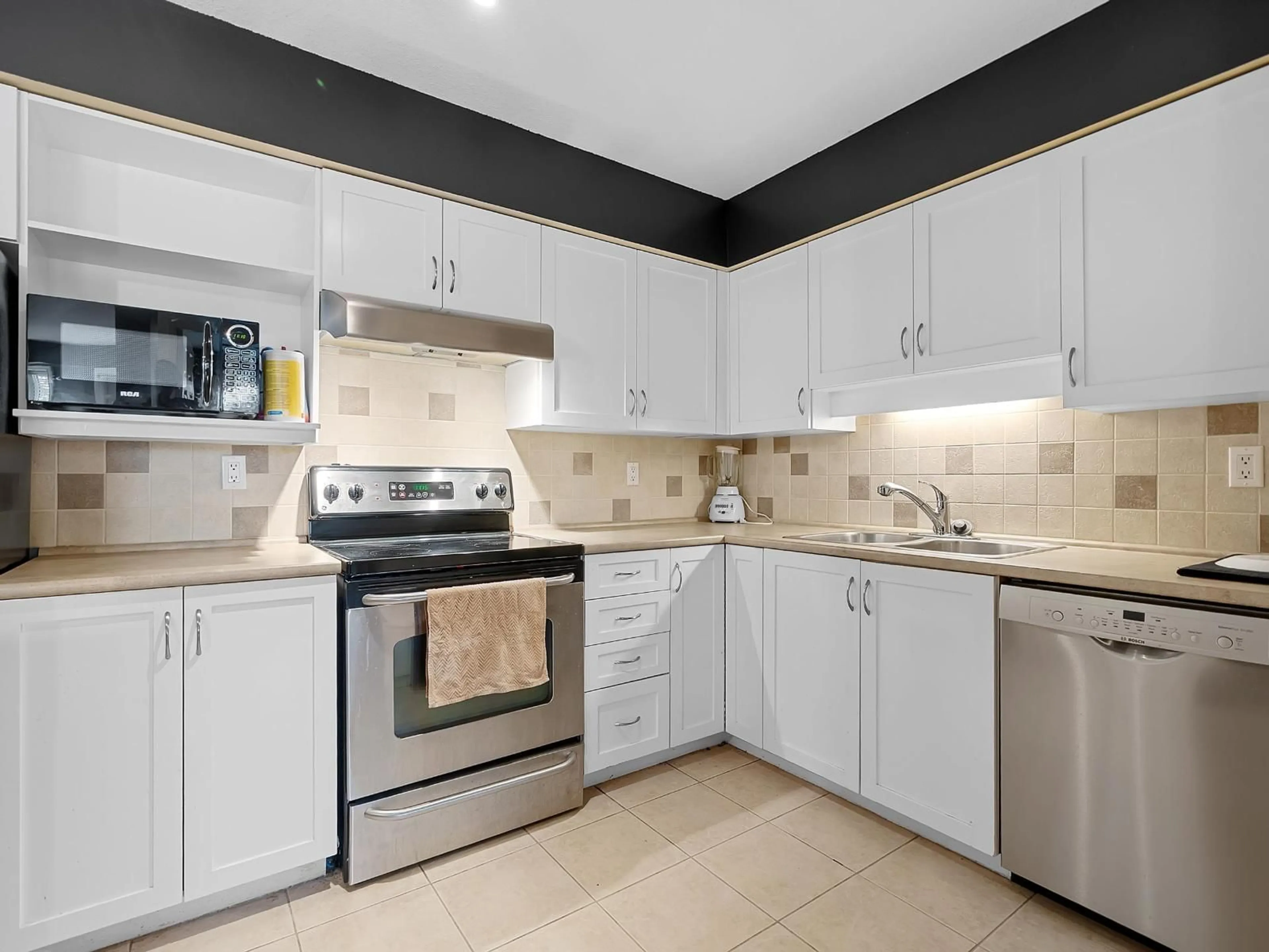 Standard kitchen, ceramic/tile floor for 311 - 2700 MCCALLUM, Abbotsford British Columbia V2S6X9