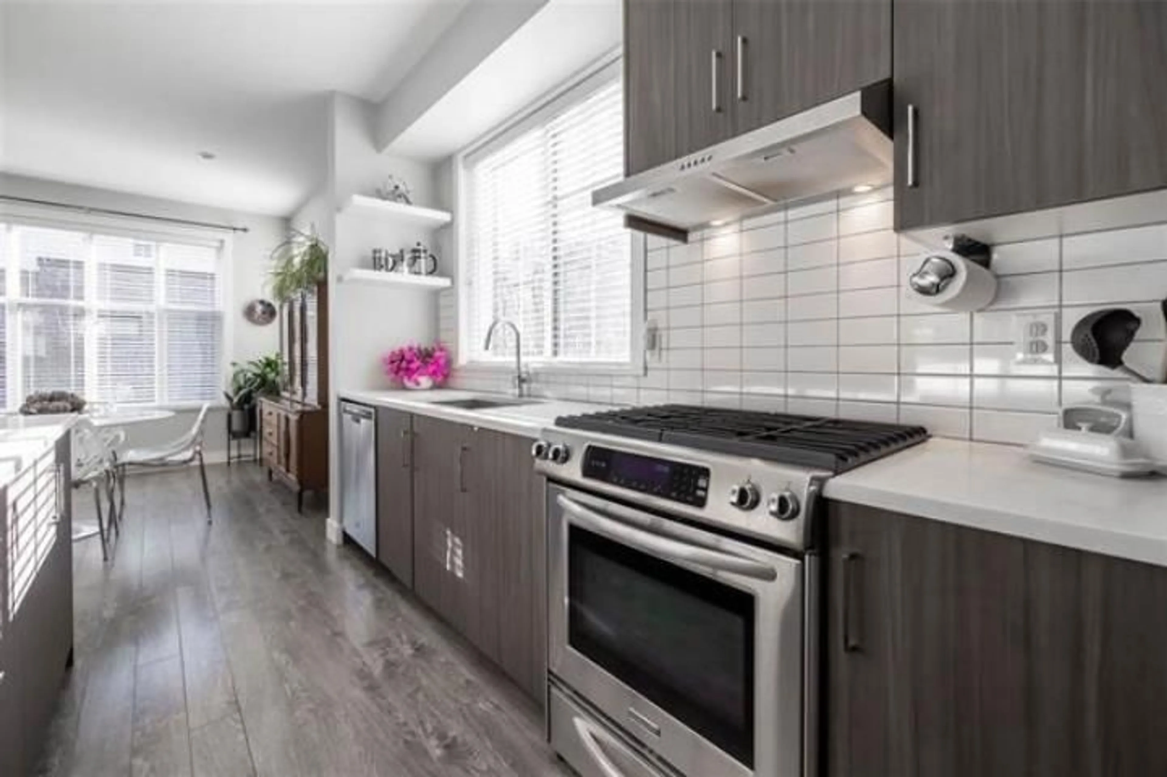 Open concept kitchen, unknown for 8 - 15588 32, Surrey British Columbia V3Z0G3