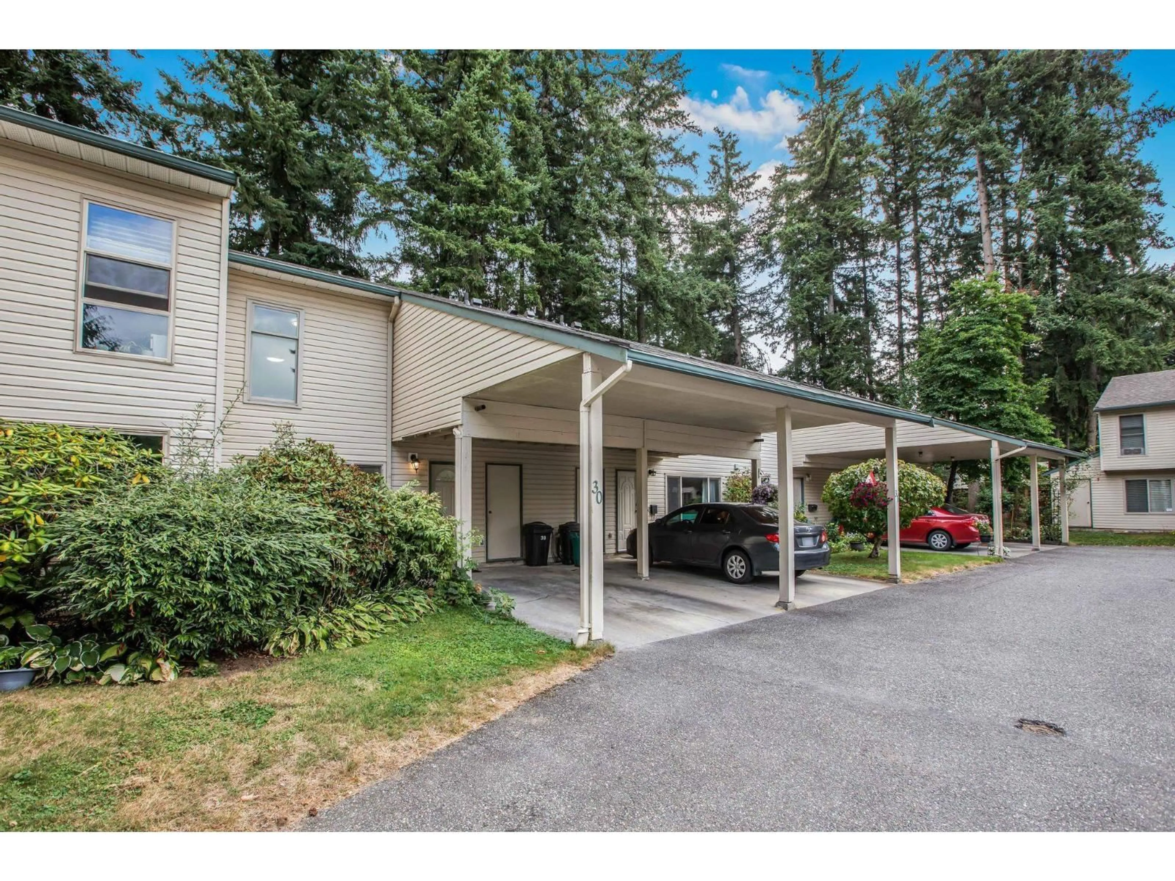 Indoor garage for 30 - 32310 MOUAT, Abbotsford British Columbia V2T4J1