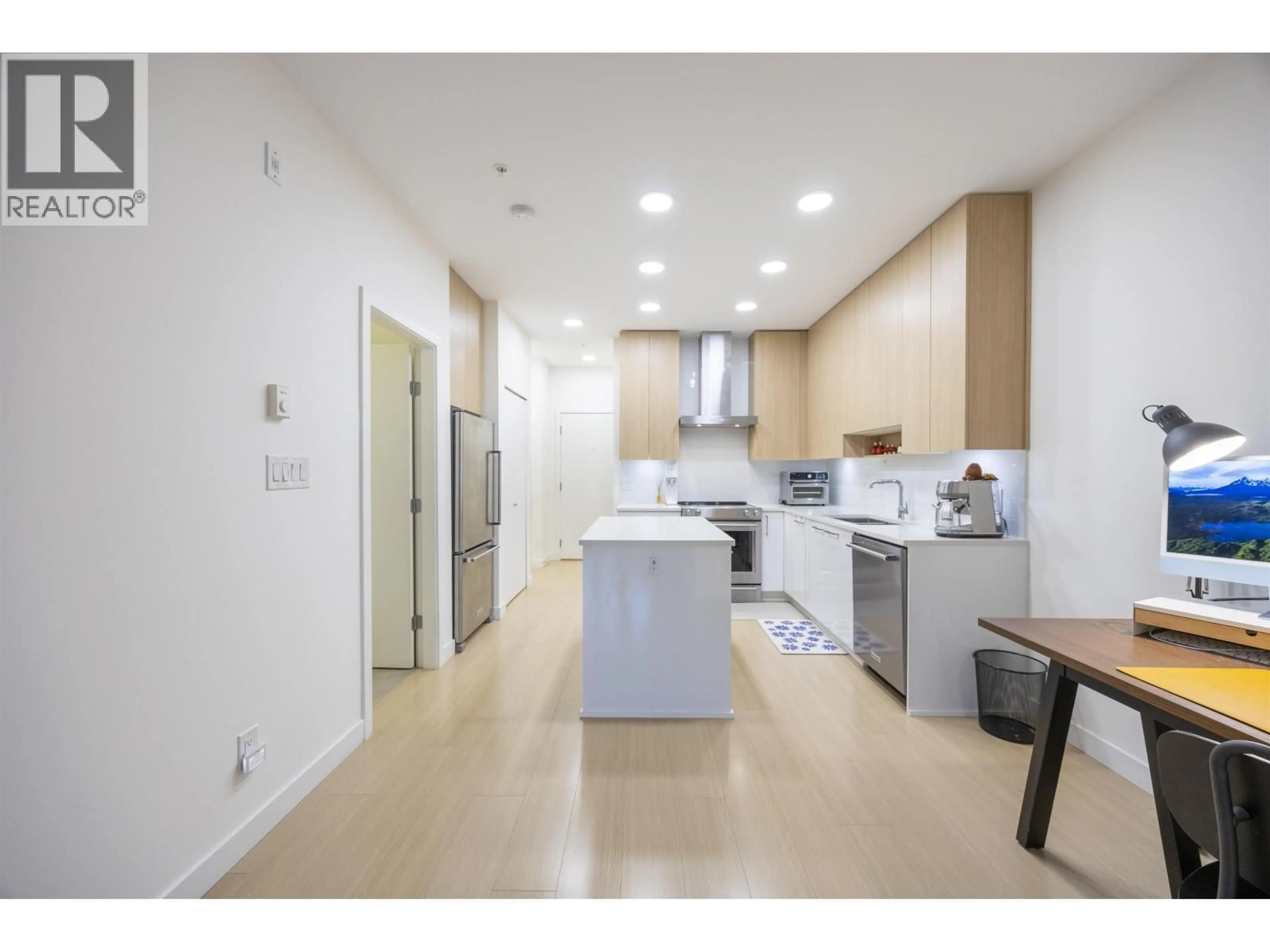 Unknown for 313 - 5460 BROADWAY STREET, Burnaby British Columbia V5B0B4