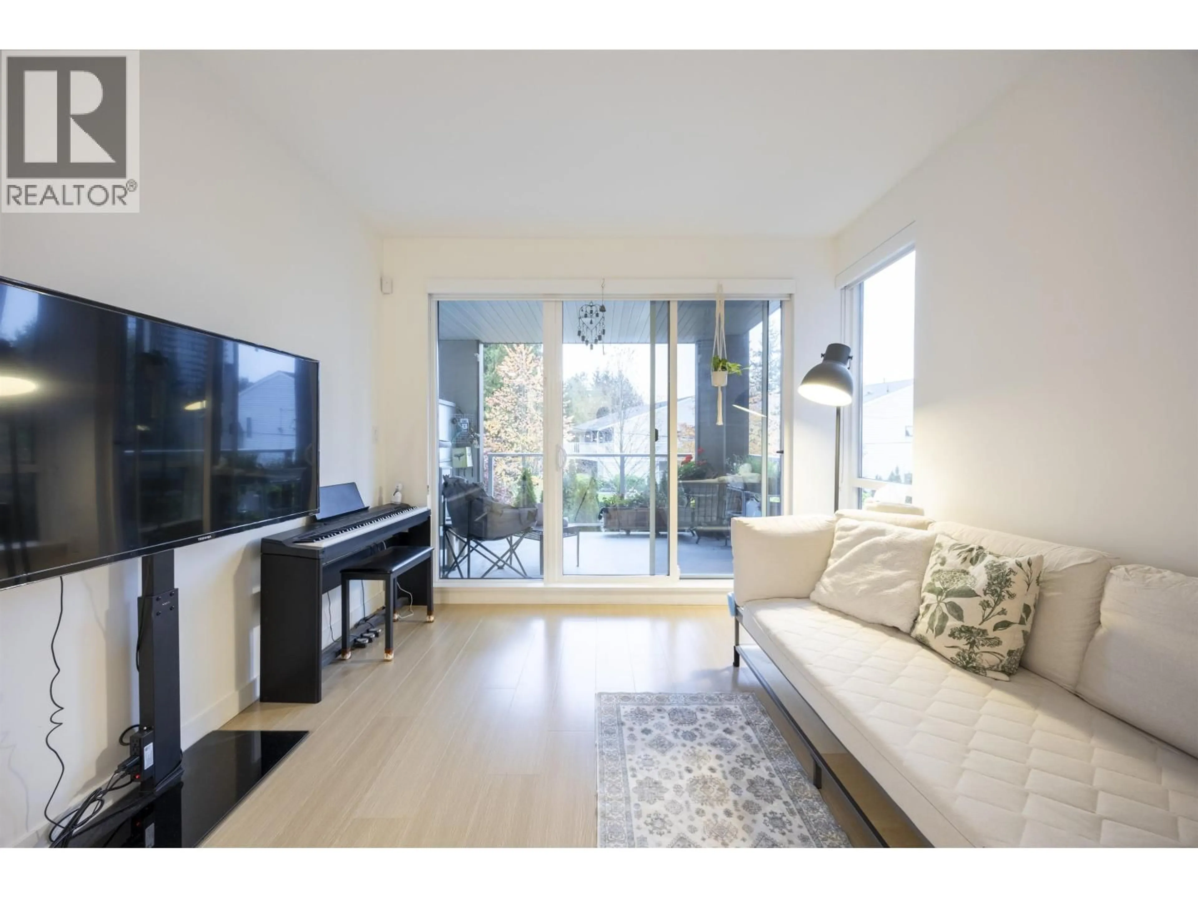 Living room with furniture, unknown for 313 - 5460 BROADWAY STREET, Burnaby British Columbia V5B0B4