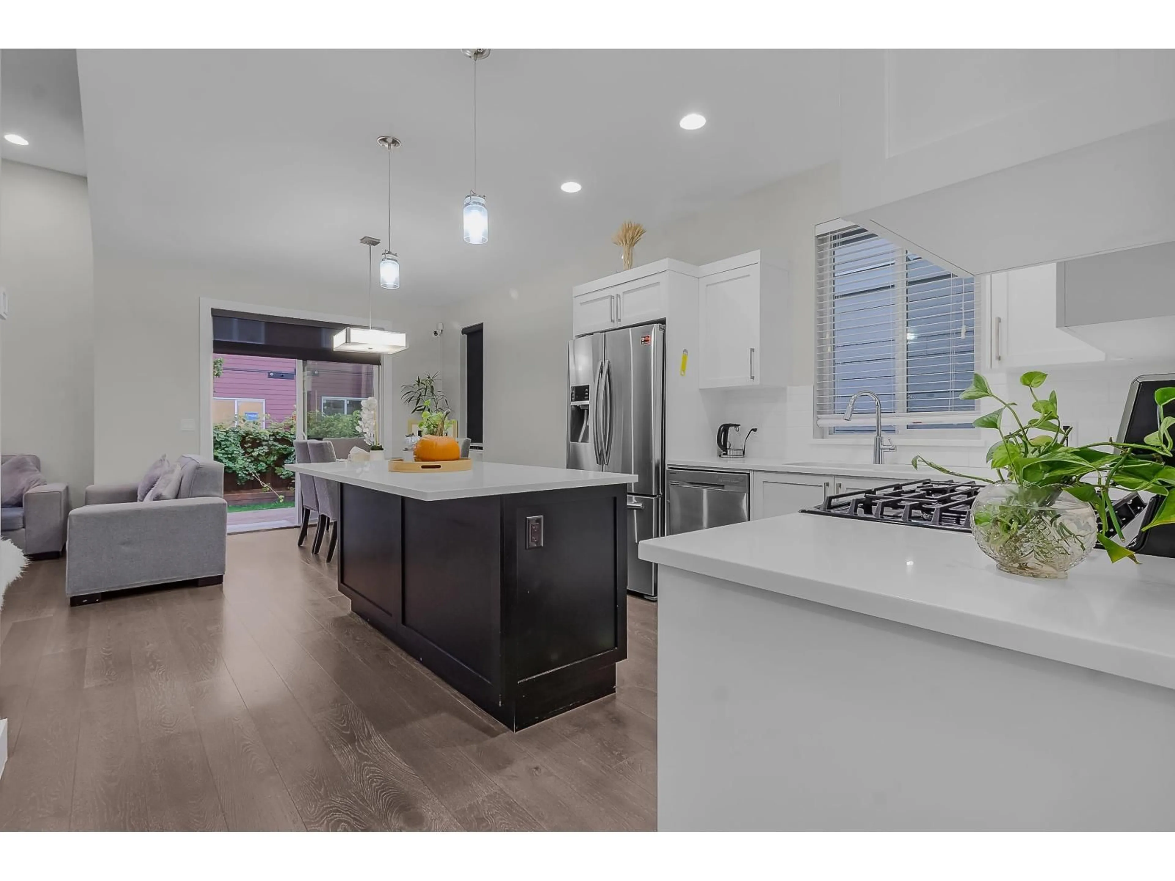 Open concept kitchen, unknown for 32586 ROSS, Mission British Columbia V2V0G4