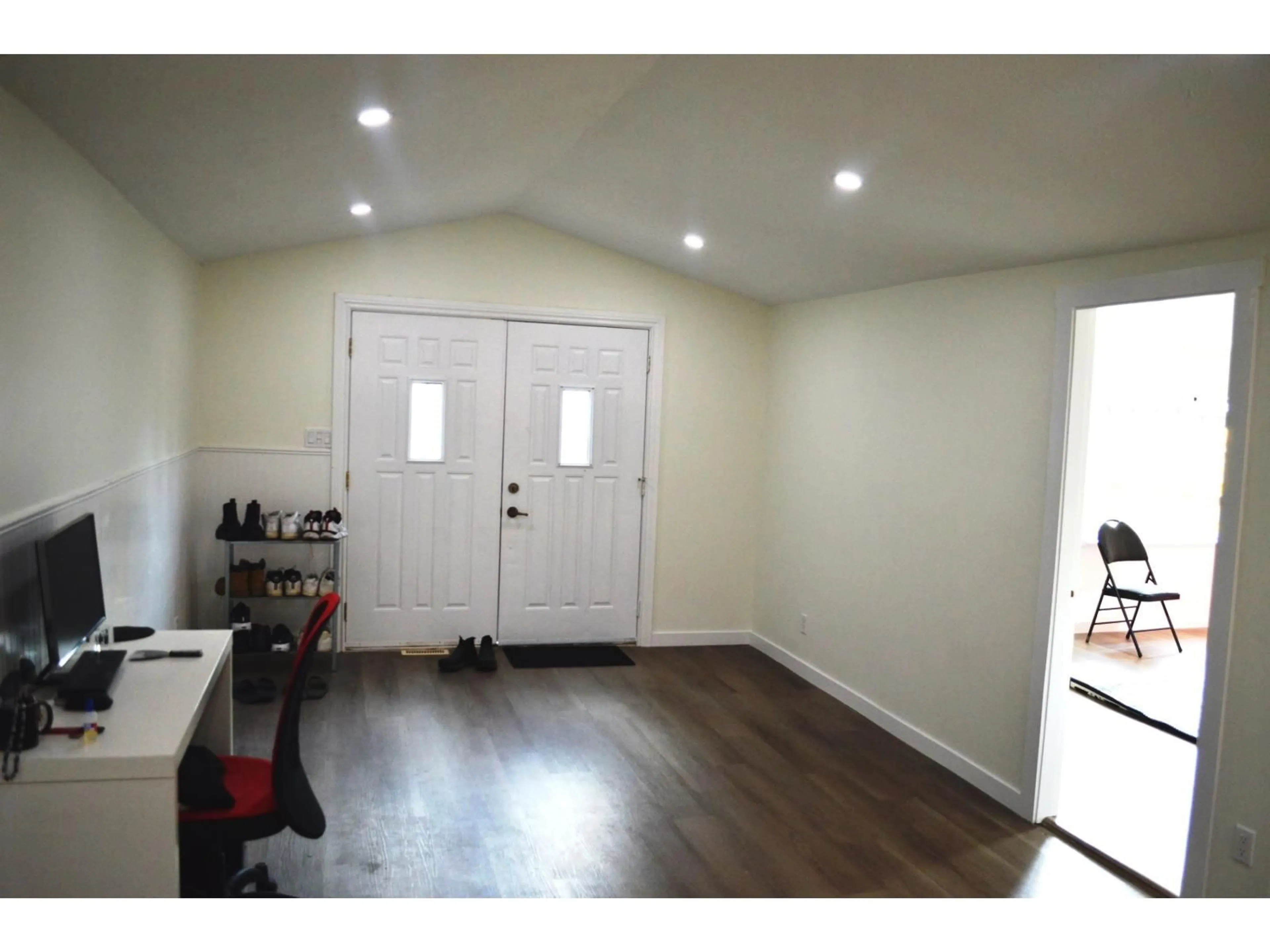 Indoor entryway for 45992 GURNEY ROAD, Cultus Lake British Columbia V2R5A8