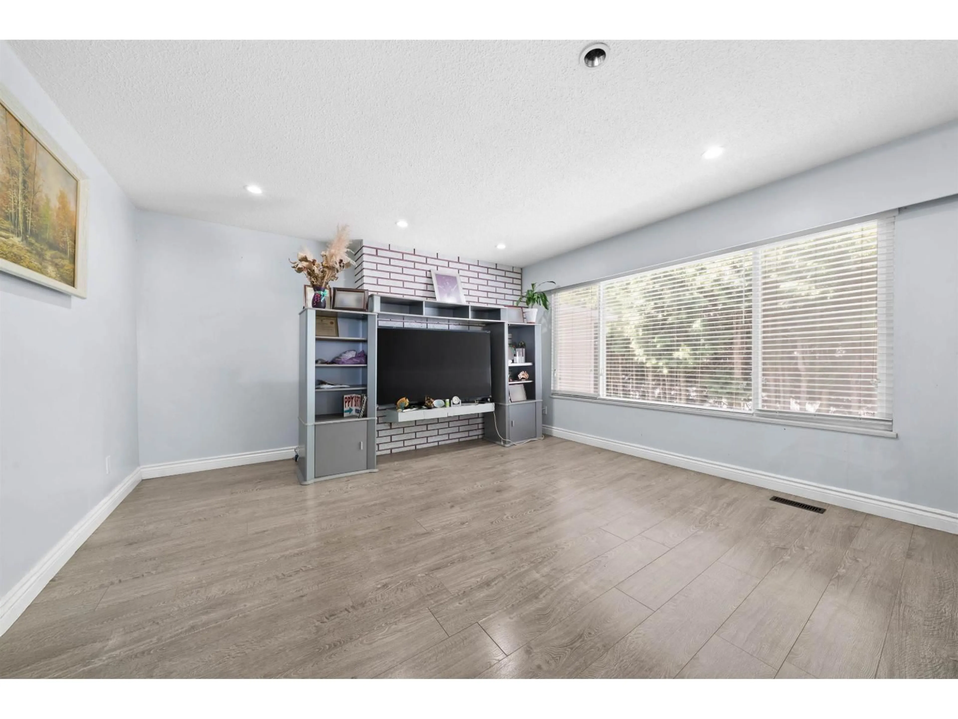 A pic of a room for 13687 112, Surrey British Columbia V3R2G4