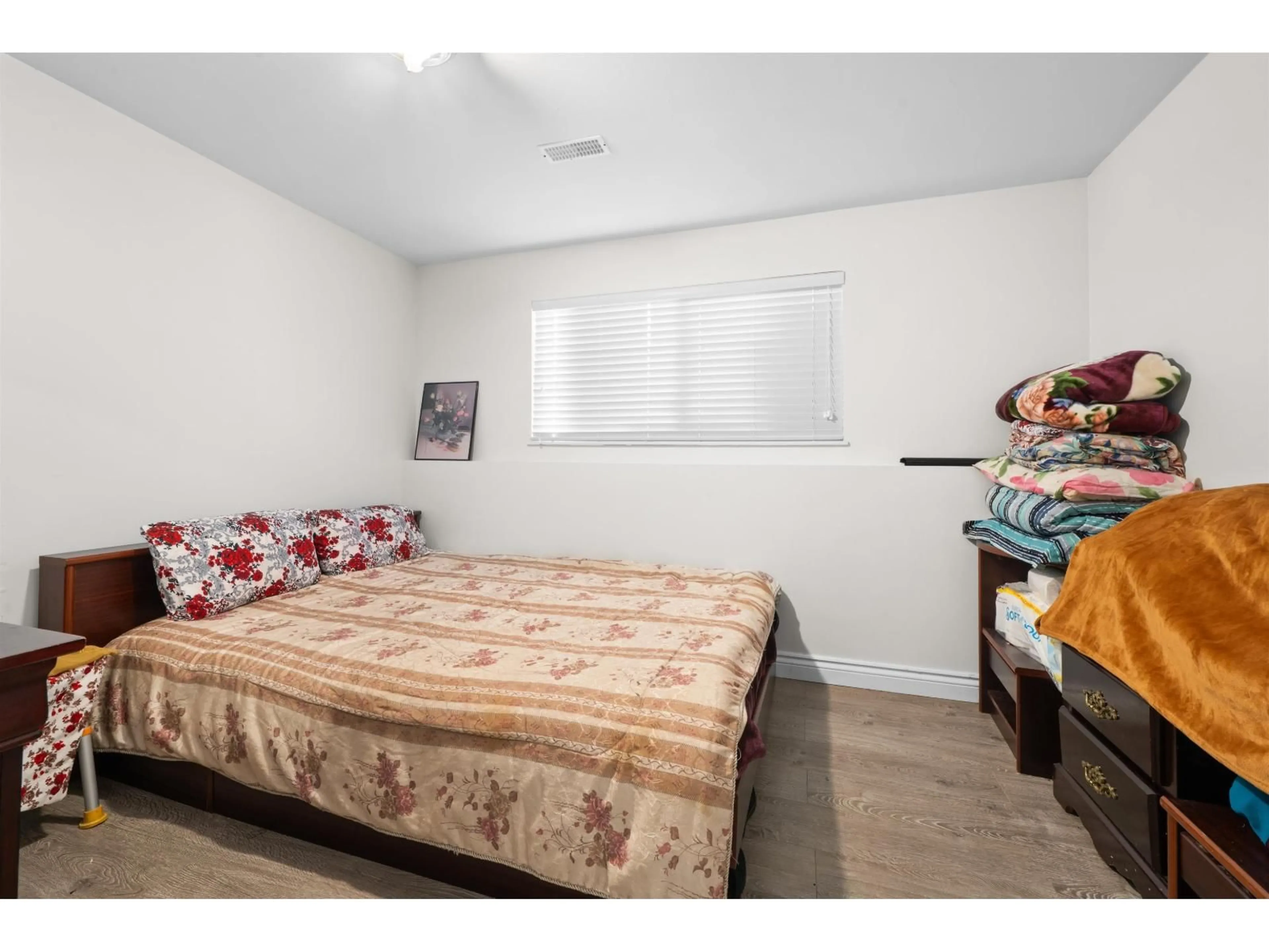 A pic of a room for 13687 112, Surrey British Columbia V3R2G4