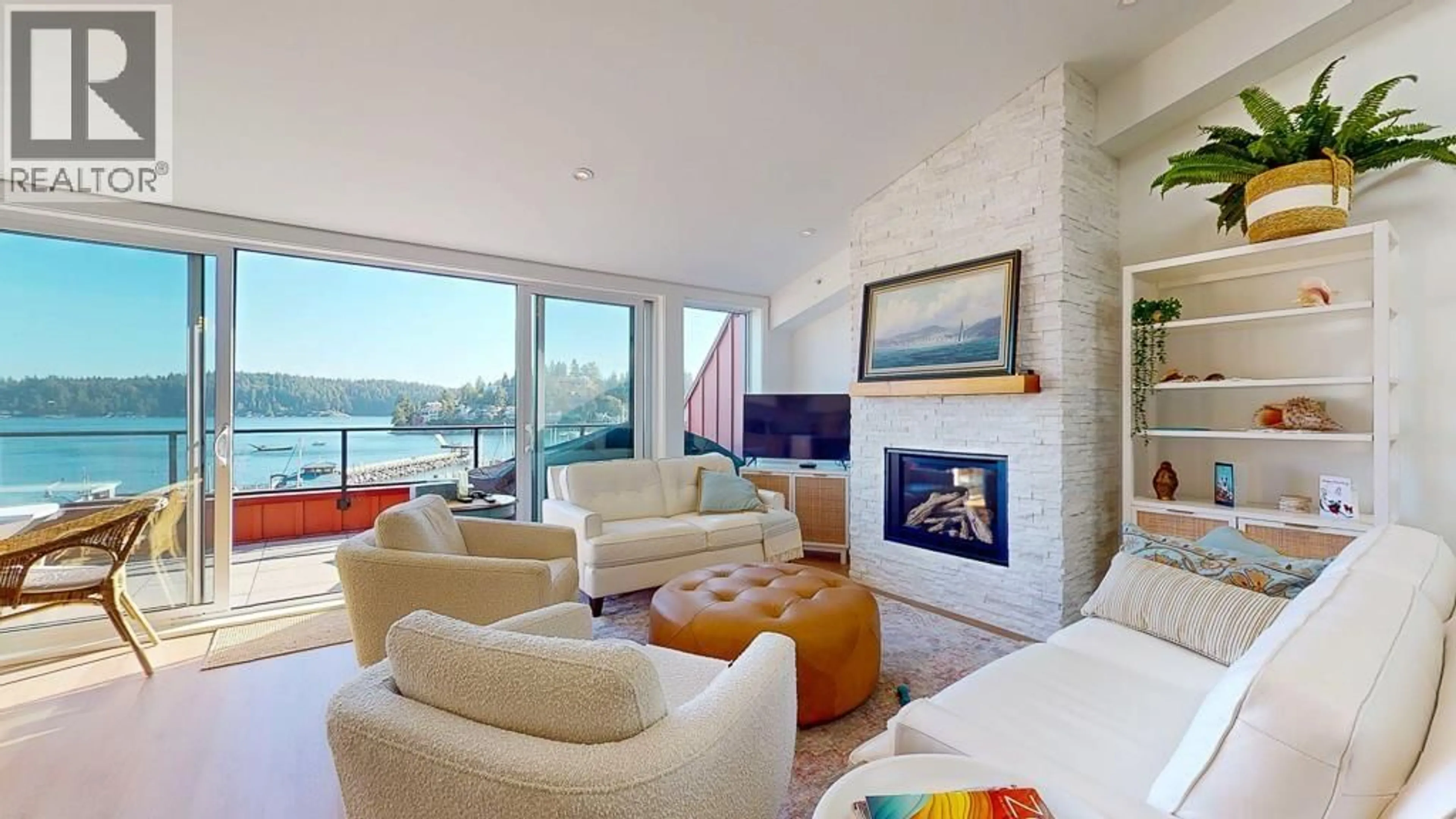 Living room with furniture, unknown for 102 - 263 GOWER POINT ROAD, Gibsons British Columbia V0N1V0