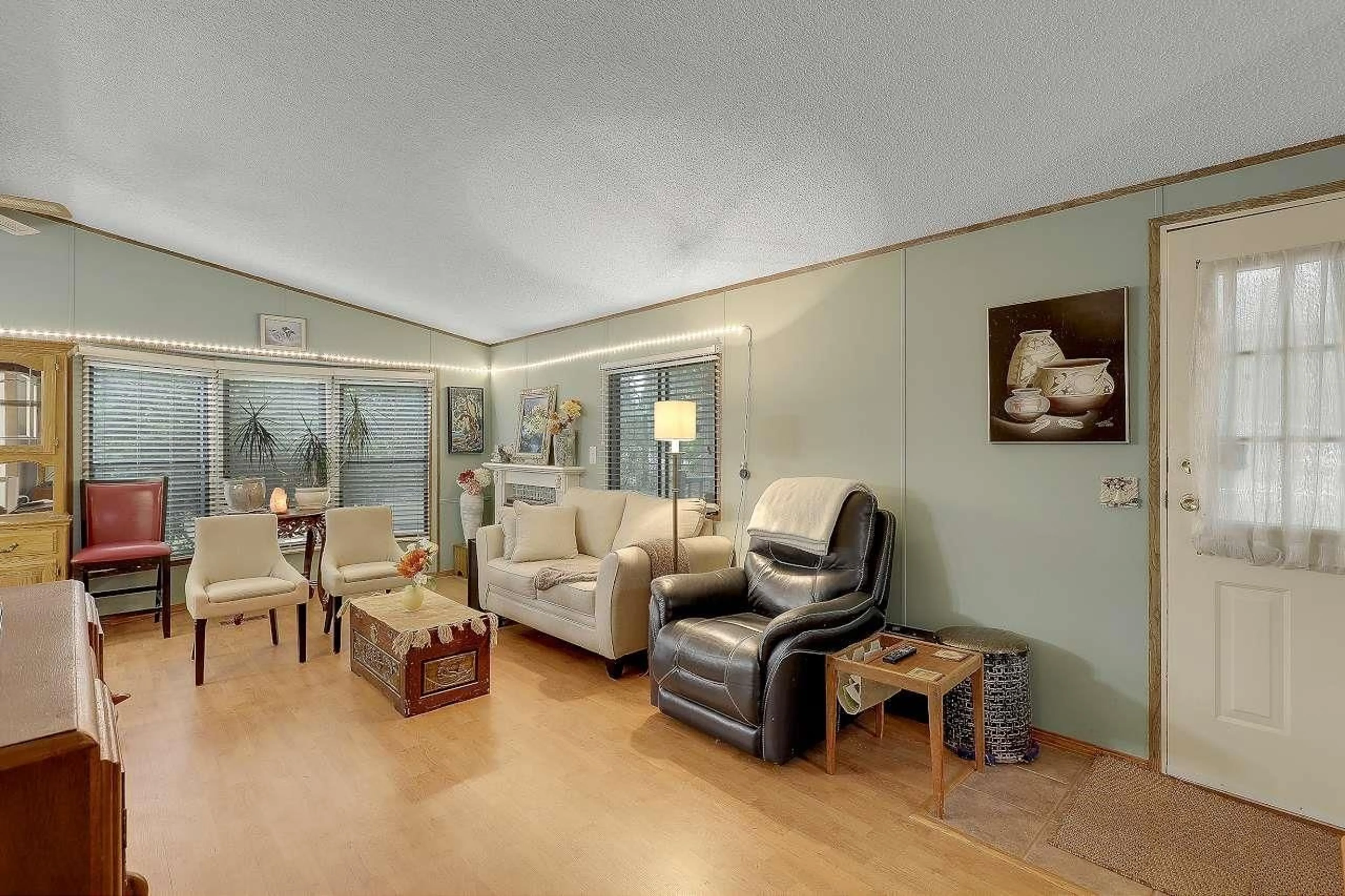 Living room with furniture, wood/laminate floor for 226 - 20071 24, Langley British Columbia V2Z2A1