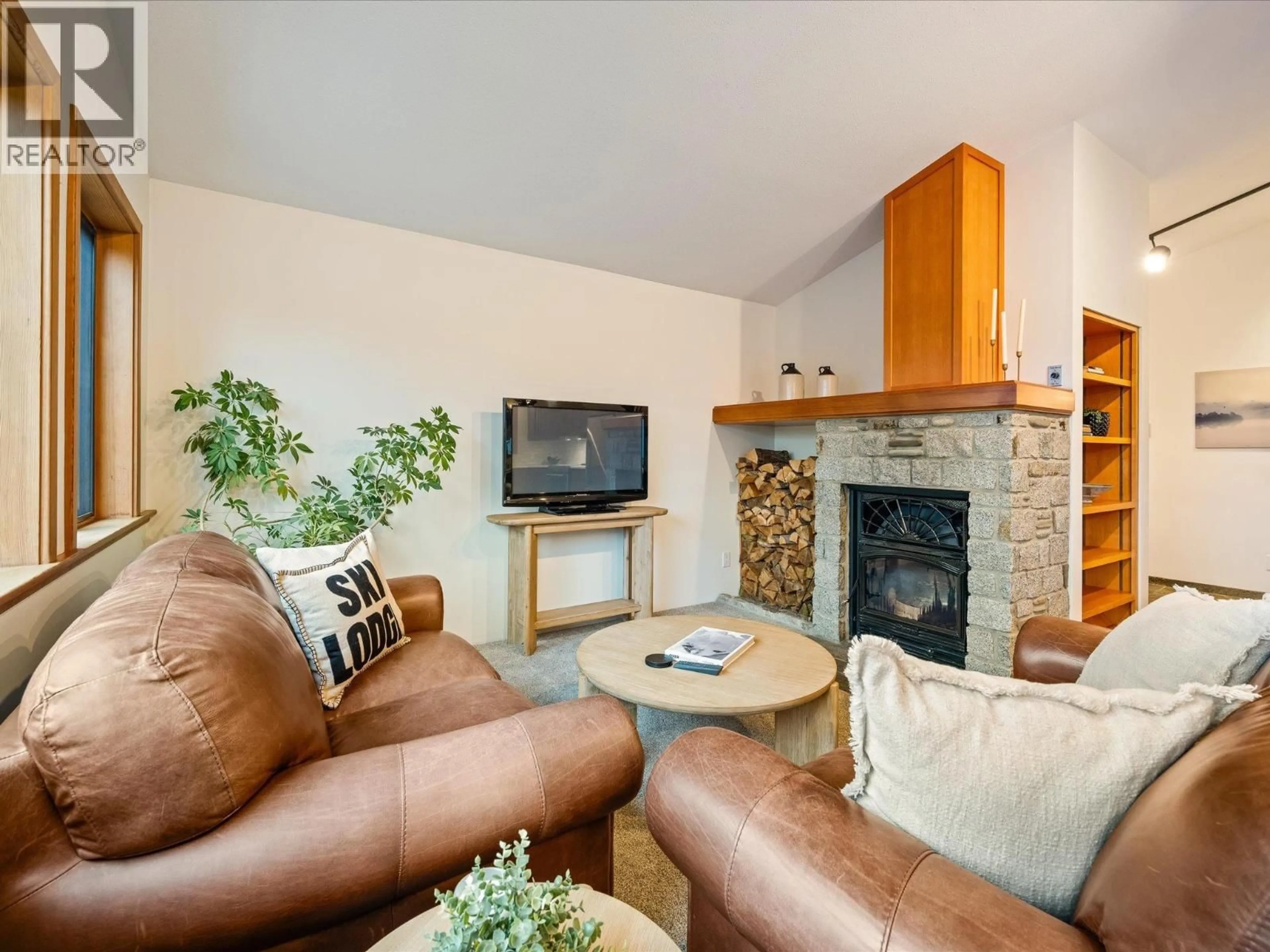 Living room with furniture, unknown for 2318 CAYLEY CLOSE, Whistler British Columbia V8E0A8