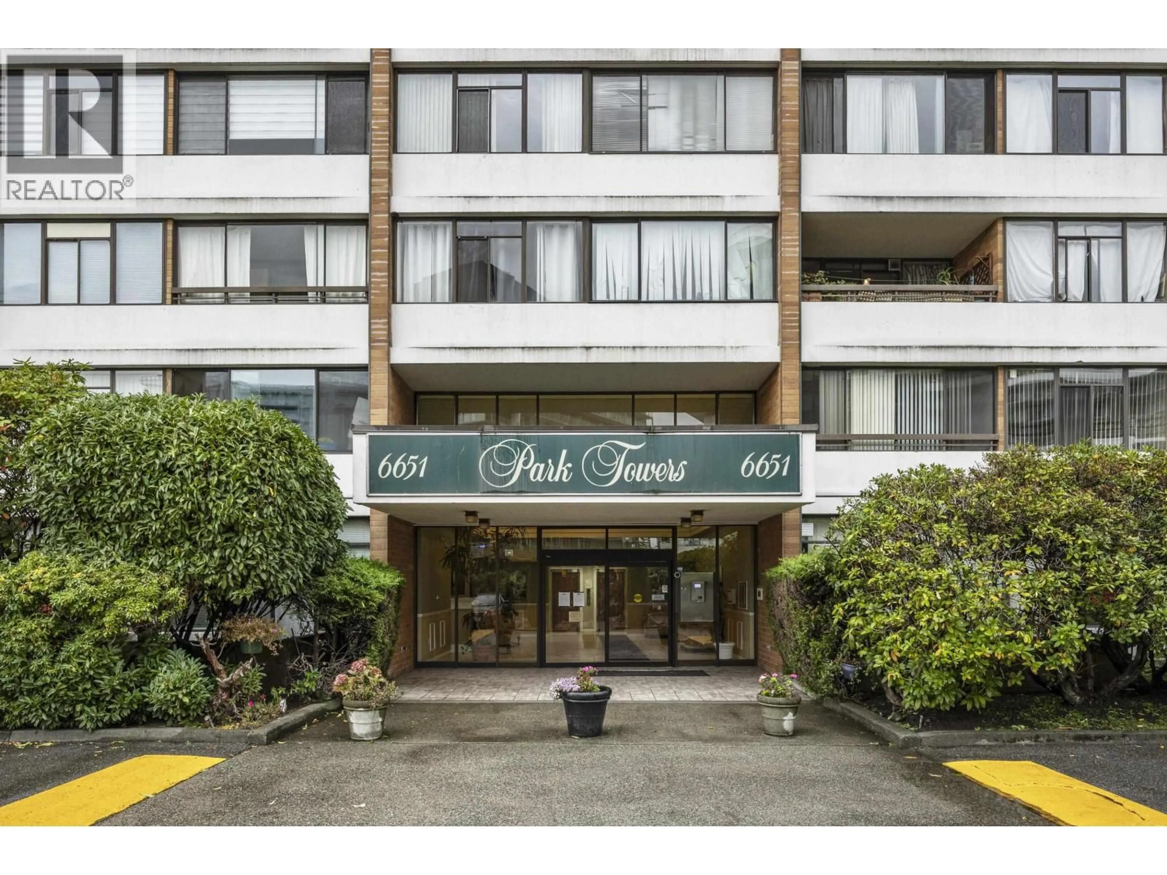 Indoor foyer for 1505 - 6651 MINORU BOULEVARD, Richmond British Columbia V6Y1Z2