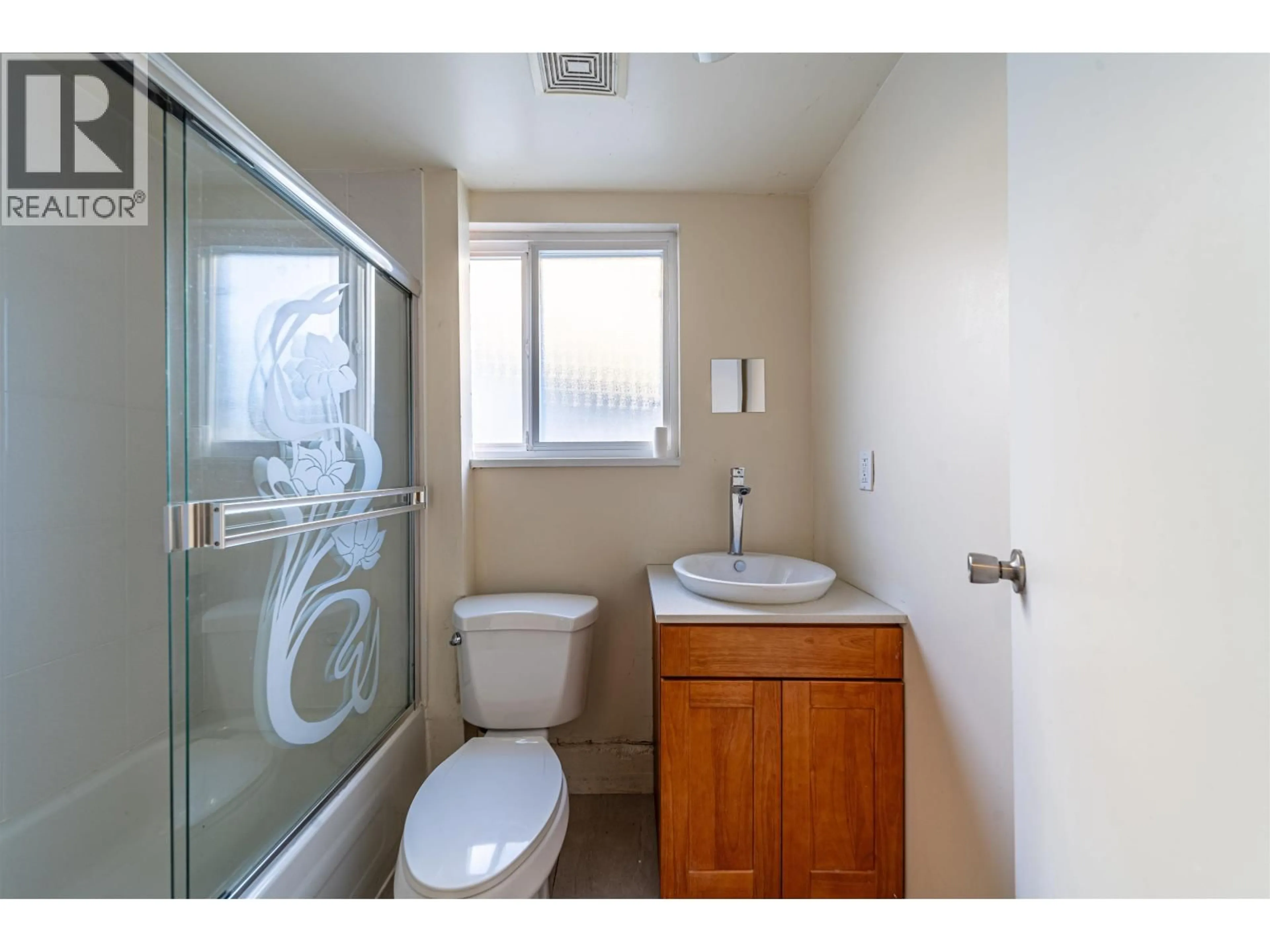 Standard bathroom, unknown for 10571 BISSETT DRIVE, Richmond British Columbia V7A4K8