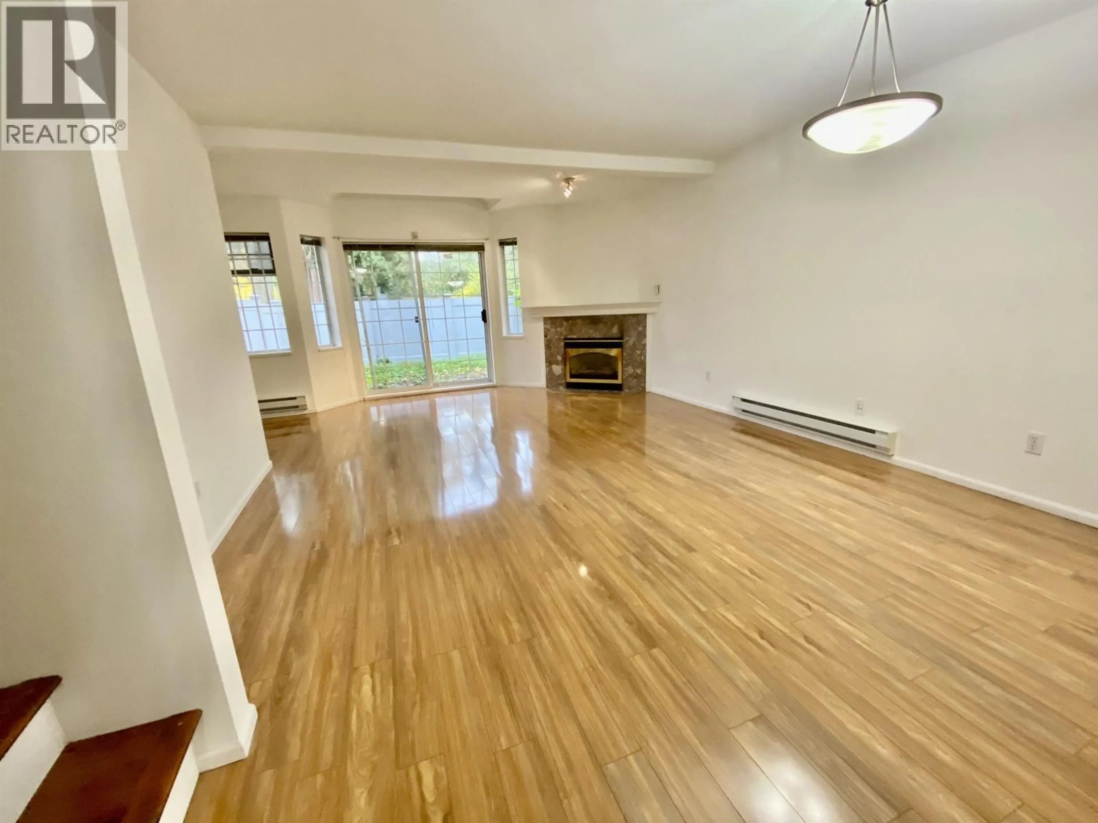 A pic of a room for 30 - 7128 18TH AVENUE, Burnaby British Columbia V3N1H1