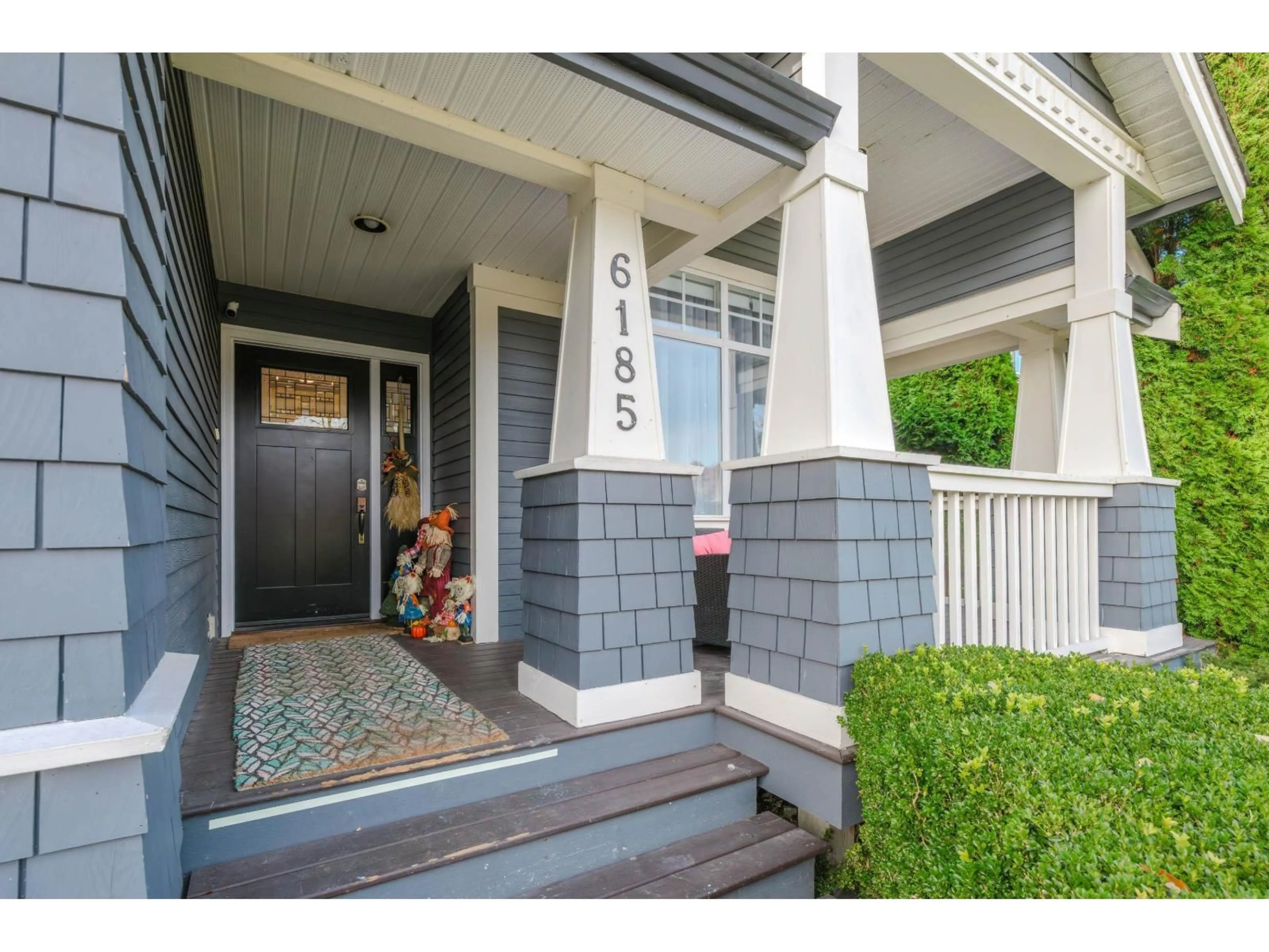 Indoor entryway for 6185 167A, Surrey British Columbia V3S9L1