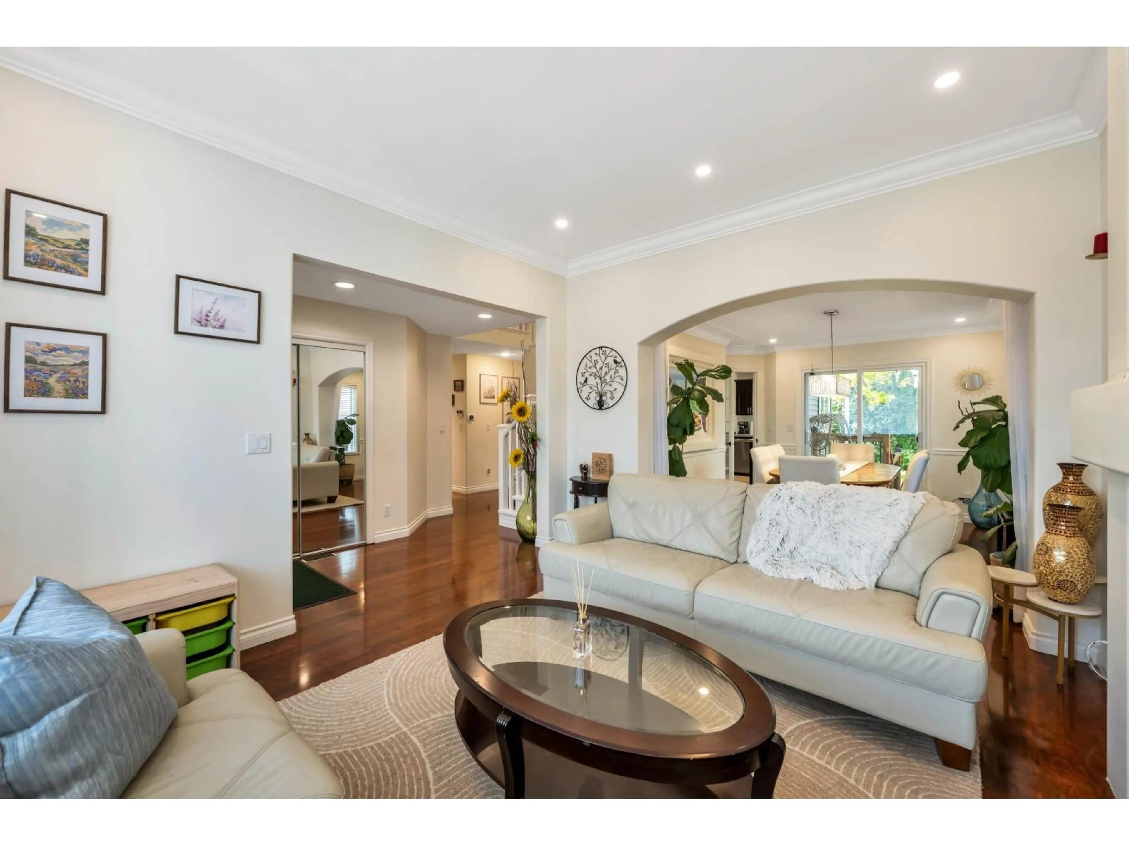 Living room with furniture, unknown for 6185 167A, Surrey British Columbia V3S9L1