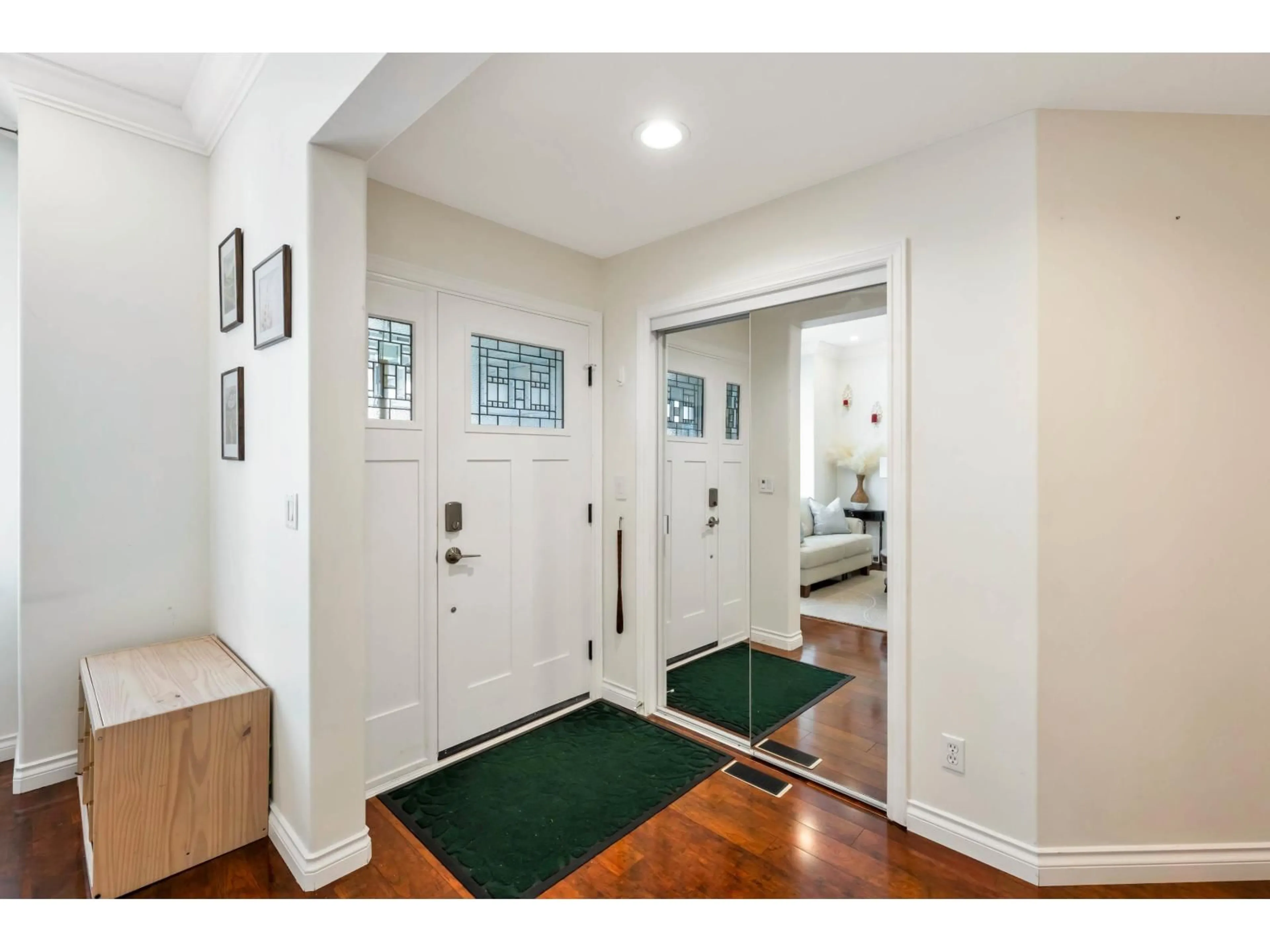 Indoor entryway for 6185 167A, Surrey British Columbia V3S9L1