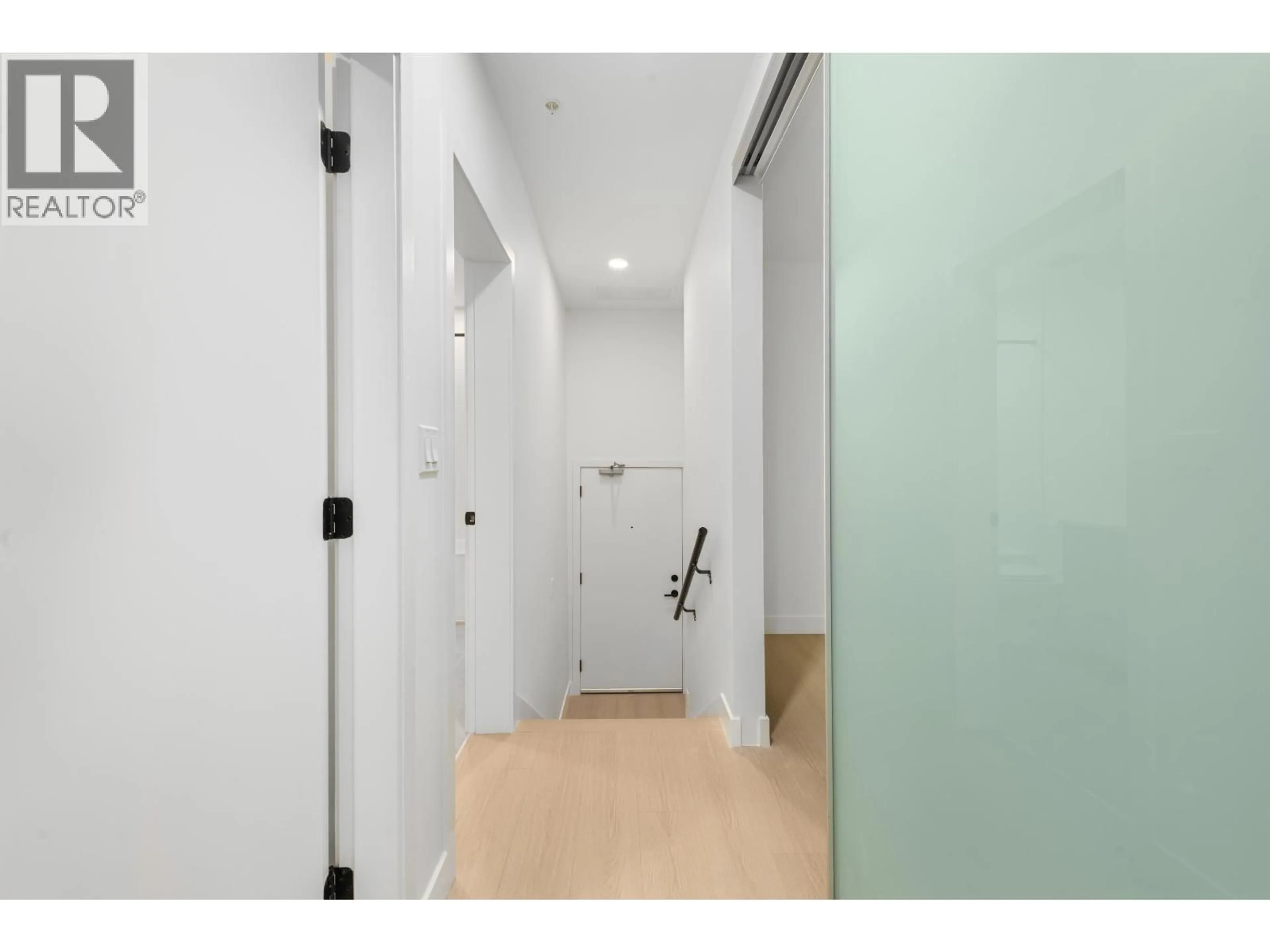 Indoor foyer for 117 - 422 3RD STREET, North Vancouver British Columbia V7L0K1