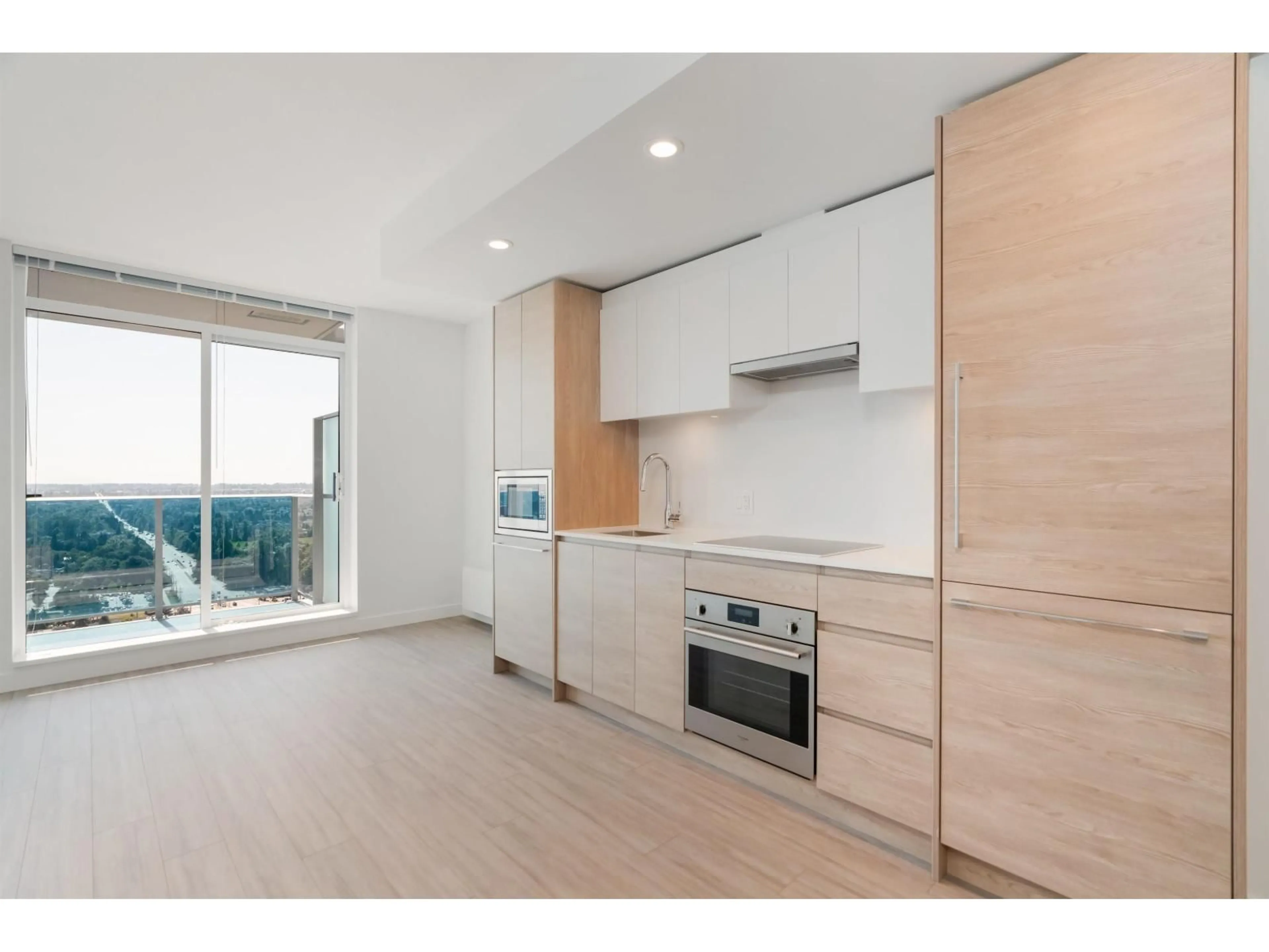 Standard kitchen, wood/laminate floor for 2301 - 13615 FRASER, Surrey British Columbia V3T0P7