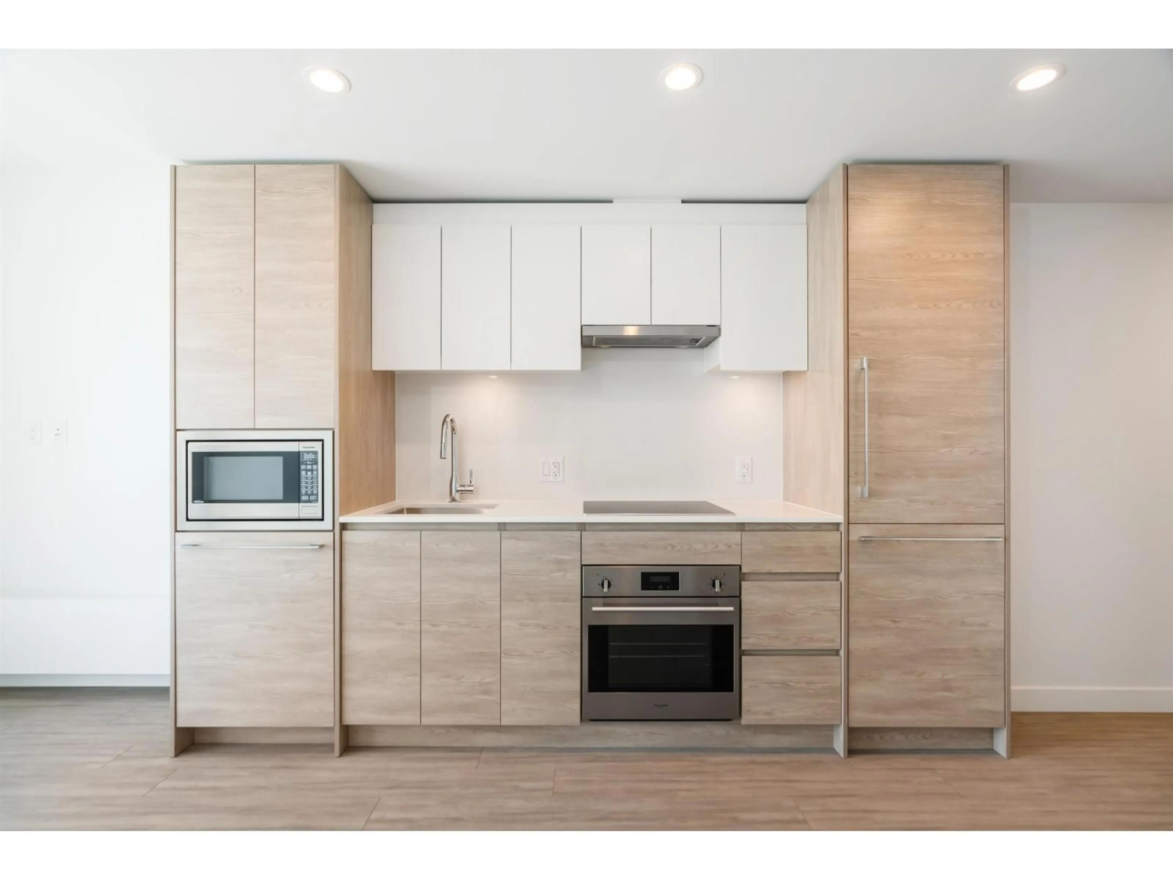 Standard kitchen, wood/laminate floor for 2301 - 13615 FRASER, Surrey British Columbia V3T0P7