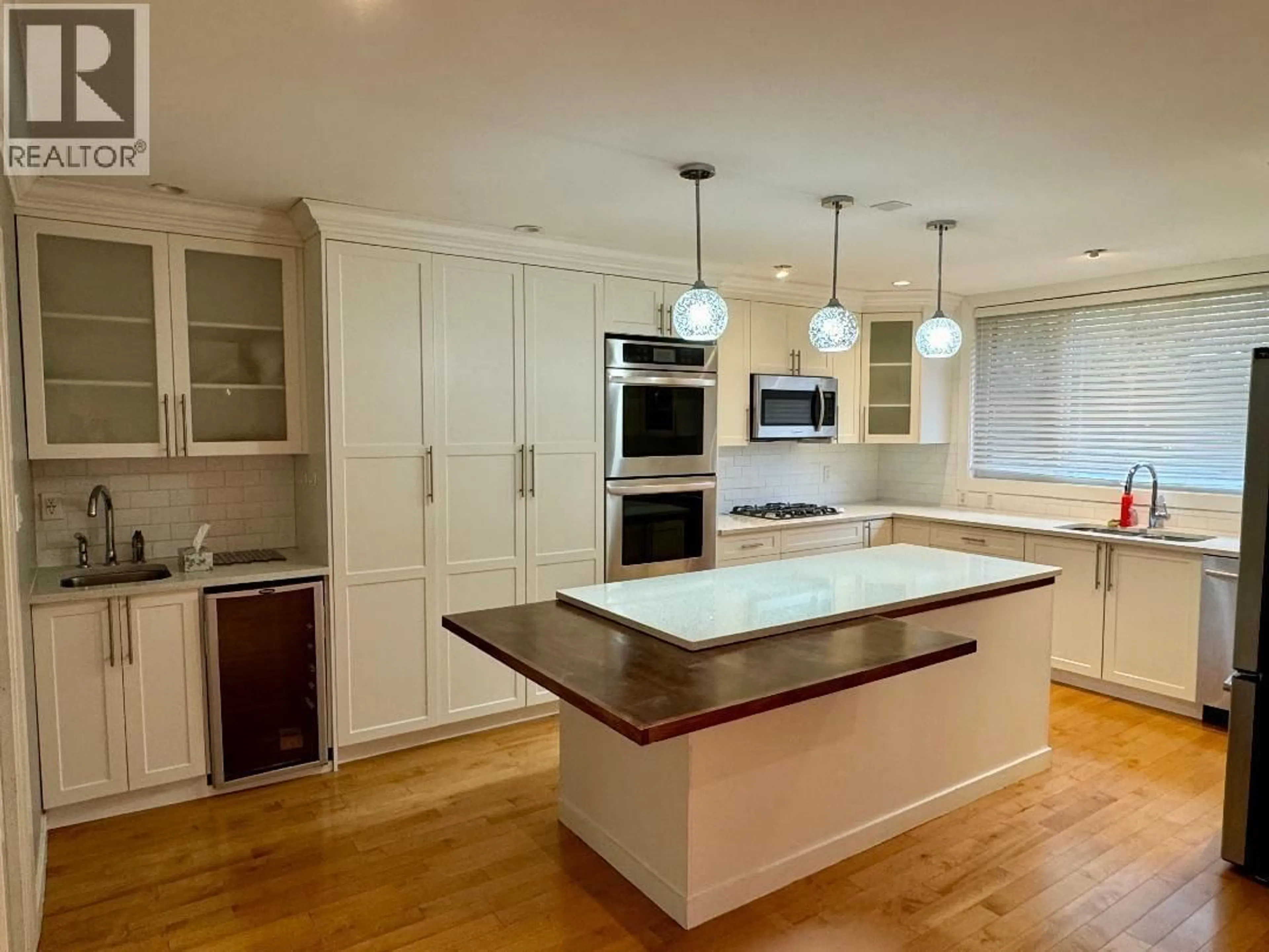 Open concept kitchen, wood/laminate floor for 5257 SONORA DRIVE, North Vancouver British Columbia V7R3V7