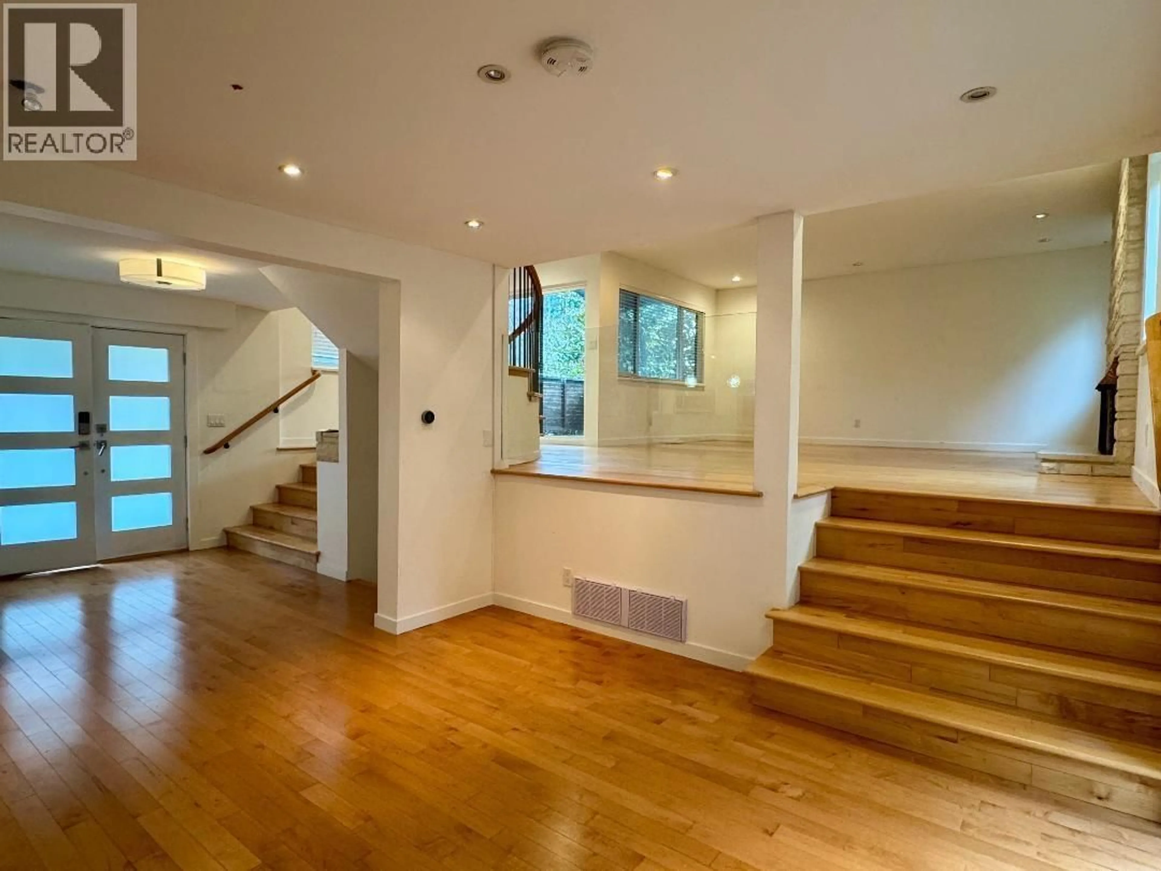 Indoor foyer for 5257 SONORA DRIVE, North Vancouver British Columbia V7R3V7