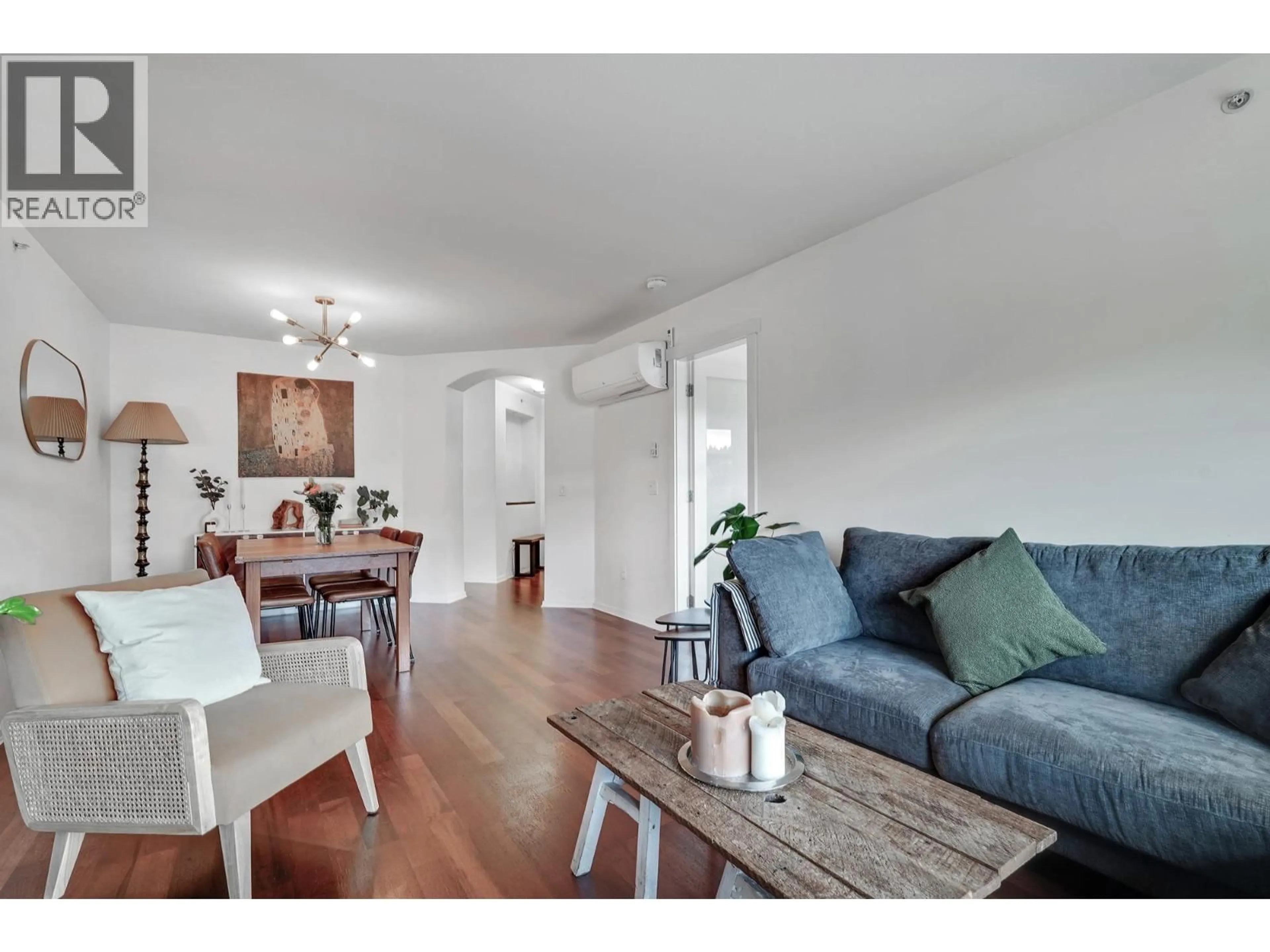 Living room with furniture, wood/laminate floor for 414 - 500 KLAHANIE DRIVE, Port Moody British Columbia V3H5L1