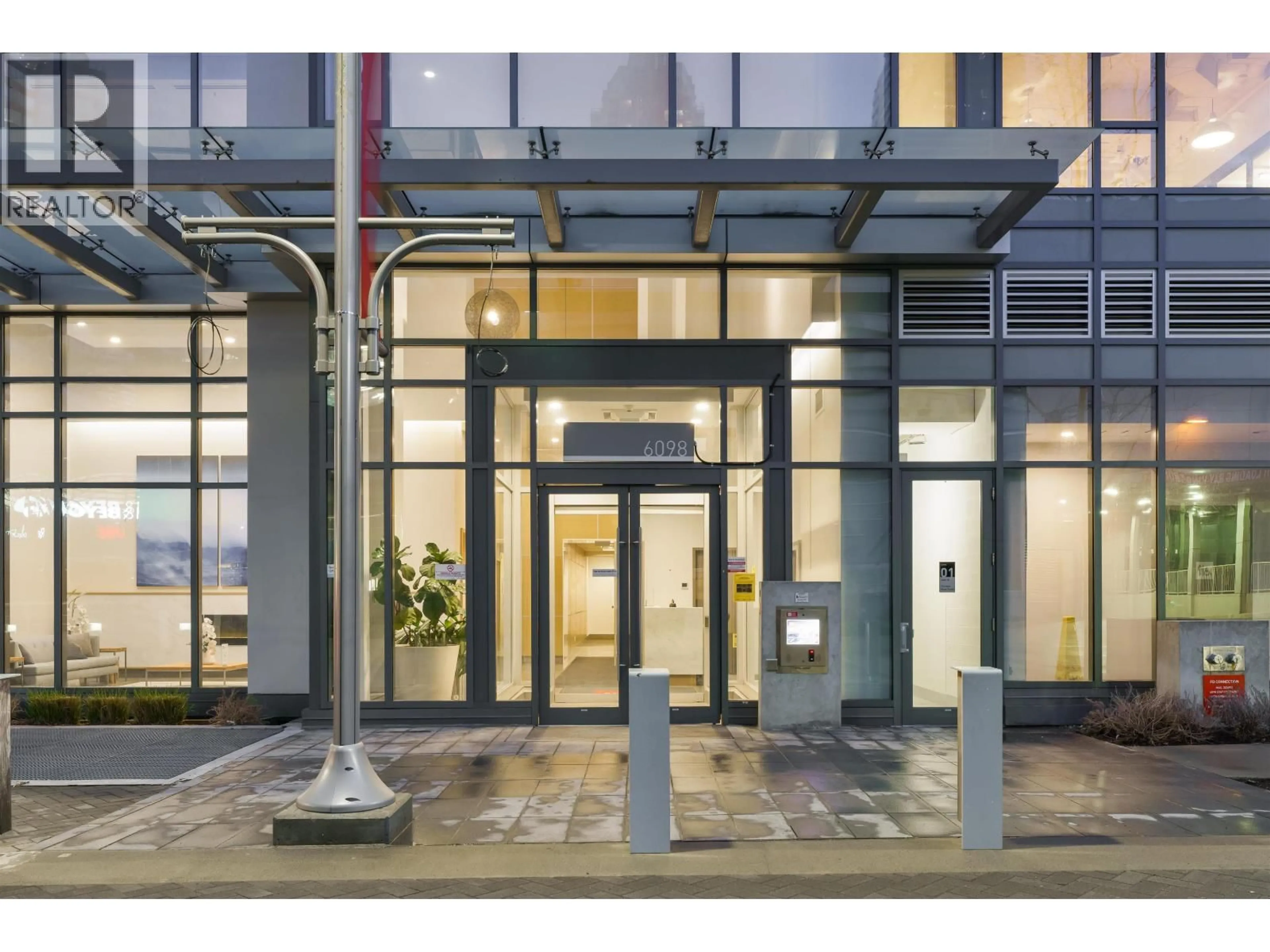 Indoor foyer for 3501 - 6098 STATION STREET, Burnaby British Columbia V5H0H4