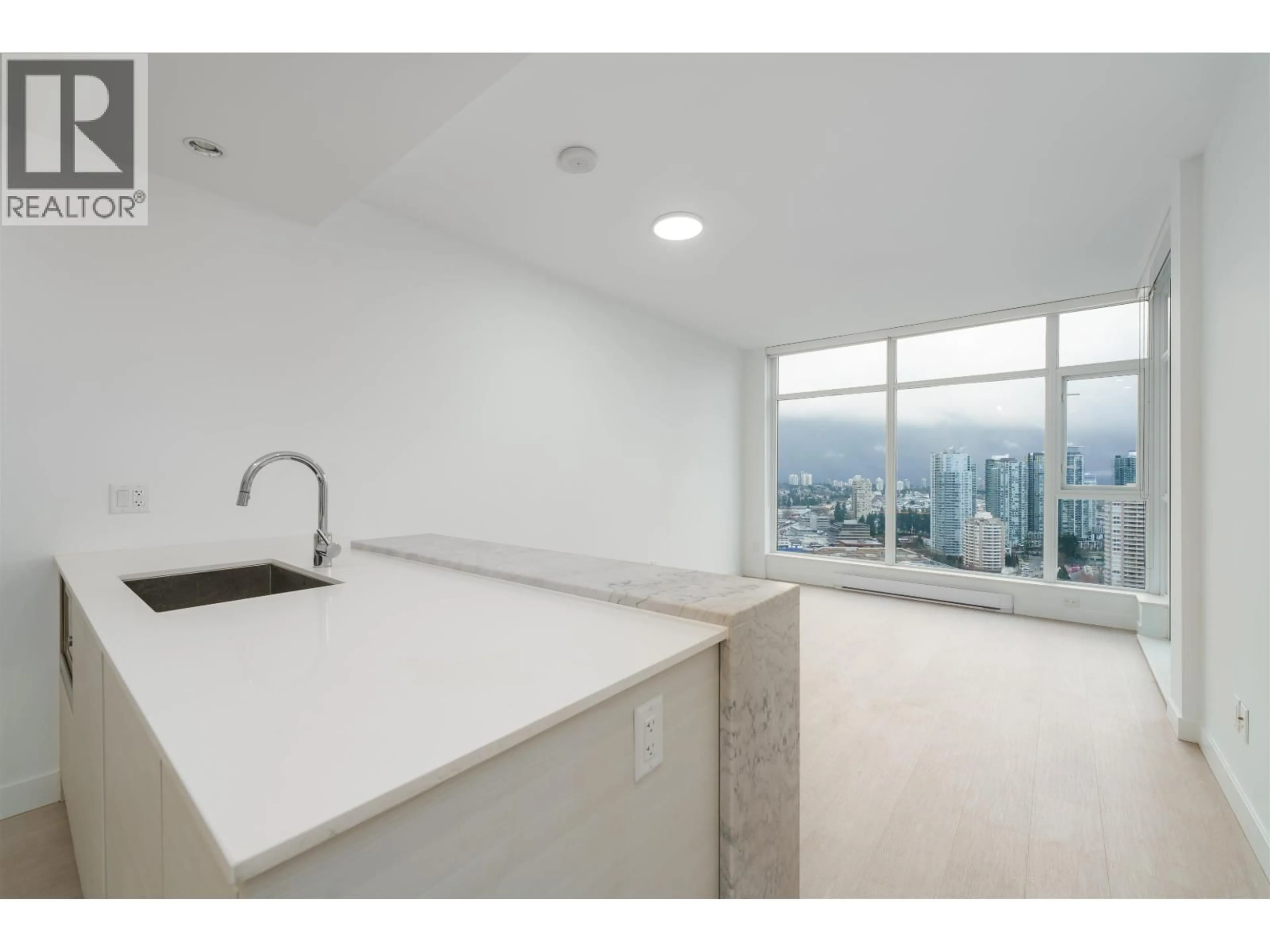 Unknown for 3501 - 6098 STATION STREET, Burnaby British Columbia V5H0H4