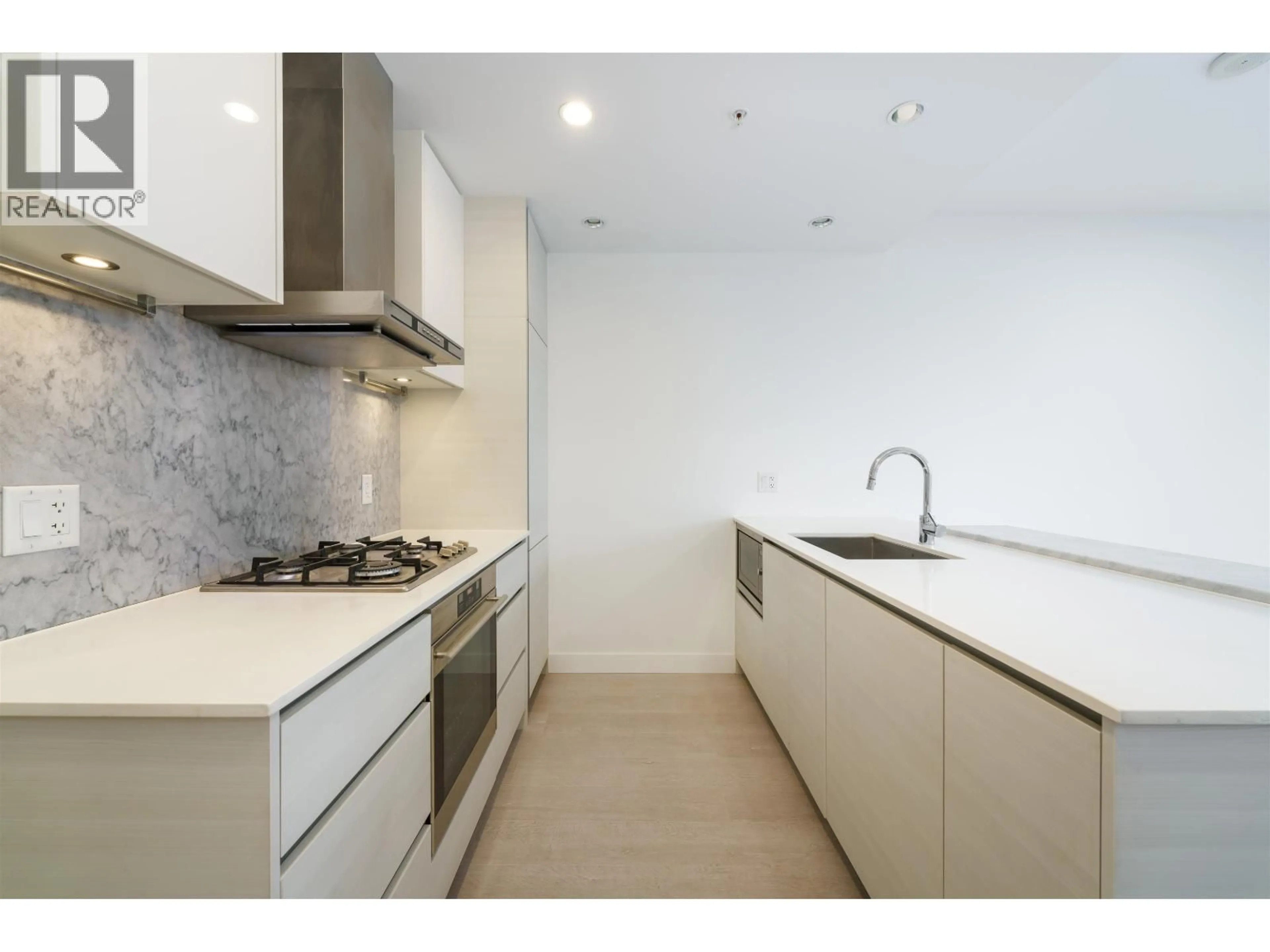 Unknown for 3501 - 6098 STATION STREET, Burnaby British Columbia V5H0H4