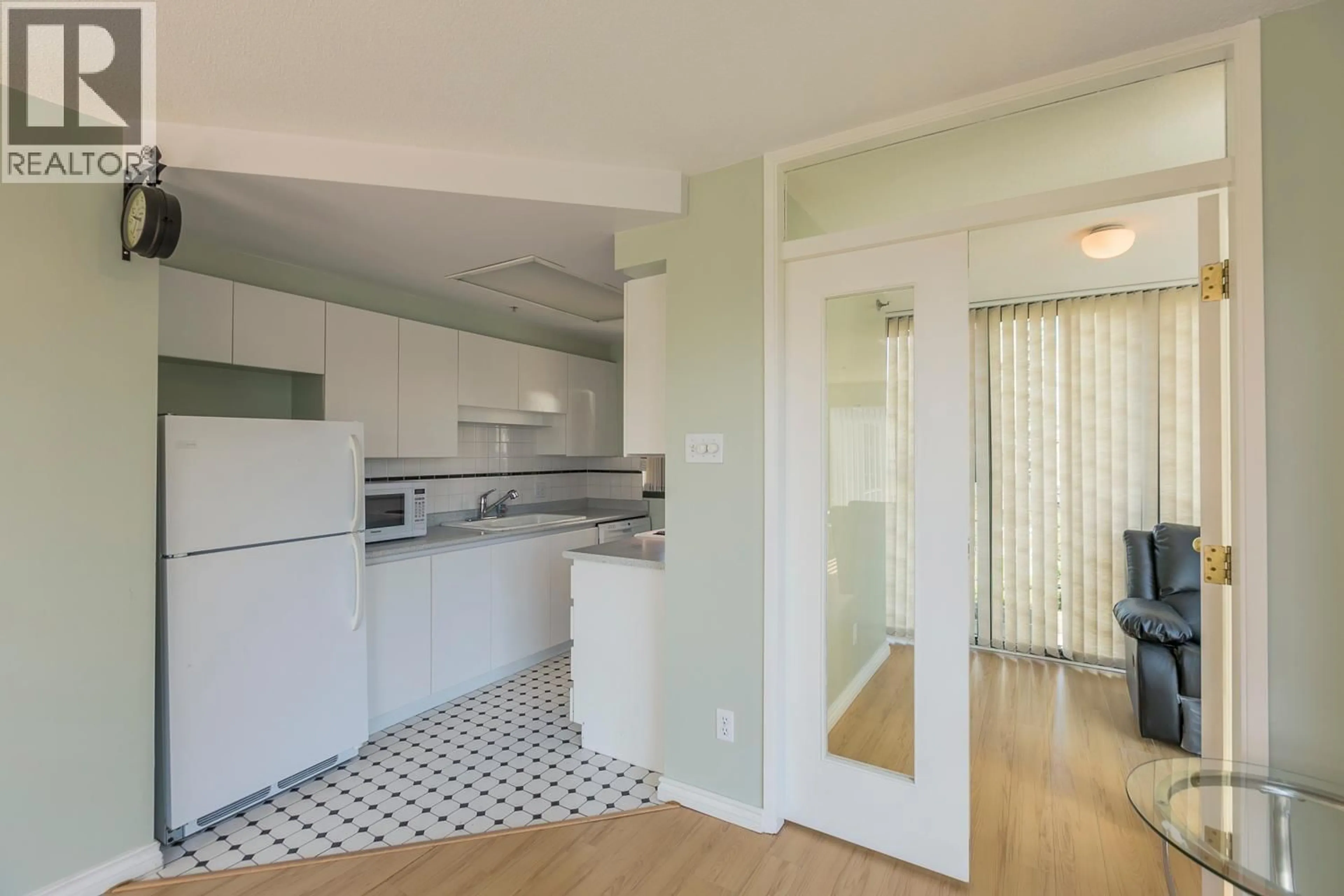 Standard kitchen, unknown for 905 - 1155 HOMER STREET, Vancouver British Columbia V6B5T5